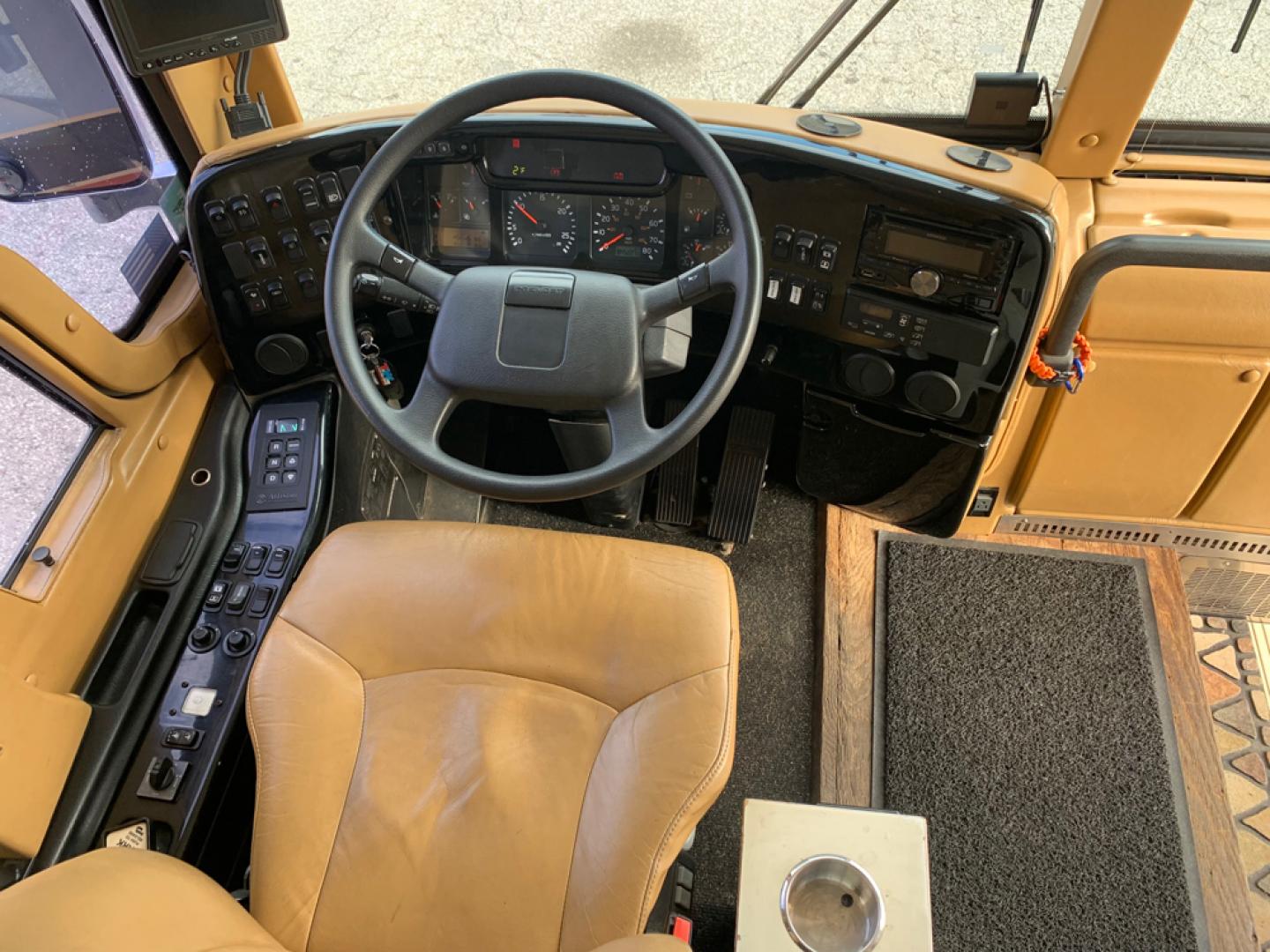 2007 Prevost XLII with an Series 60 Detroit Diesel engine, Allison transmission, 0.000000, 0.000000 - Photo#11