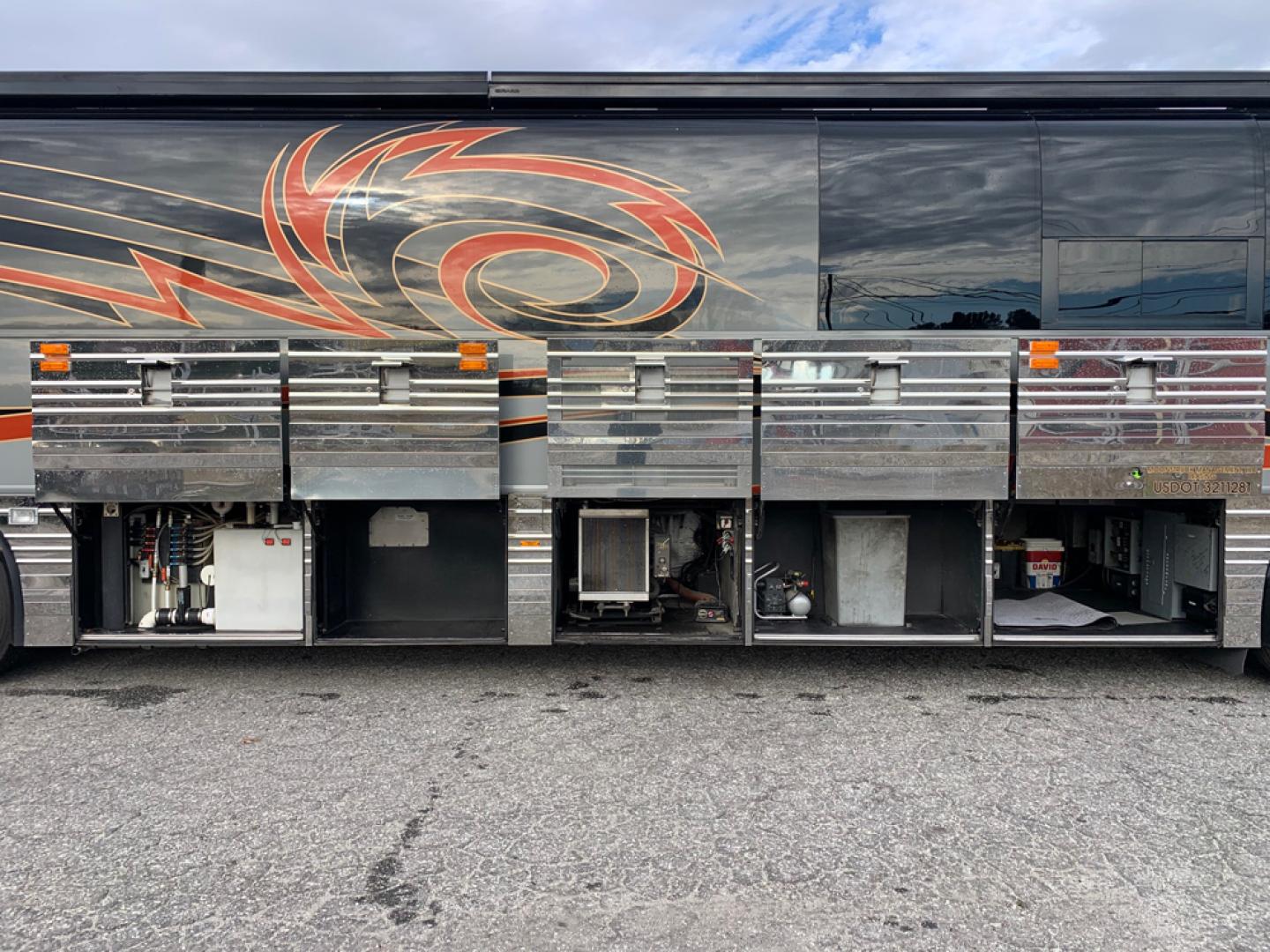 2007 Prevost XLII with an Series 60 Detroit Diesel engine, Allison transmission, 0.000000, 0.000000 - Photo#24