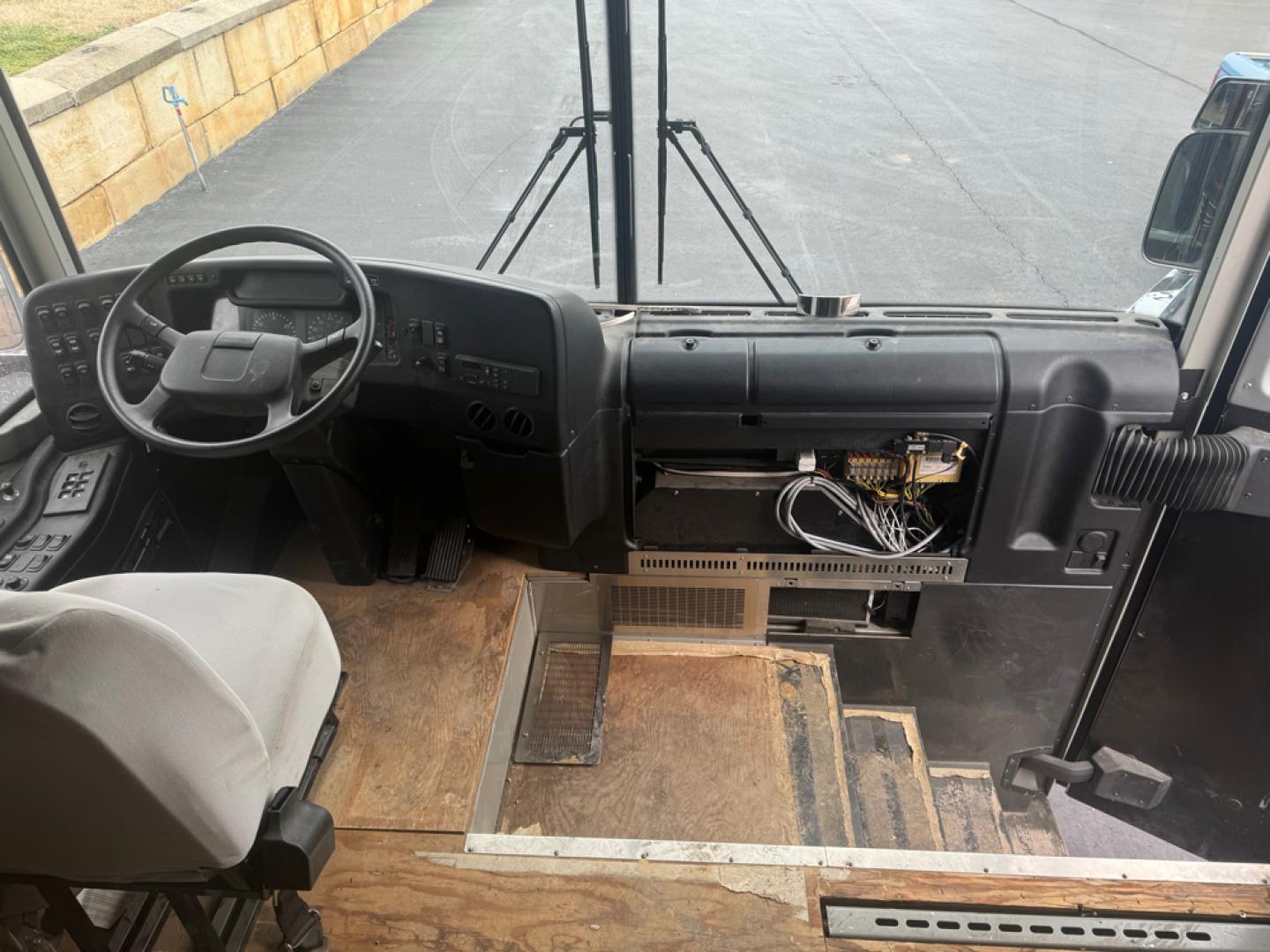 2004 Prevost XLII with an Series 60 Detroit Diesel engine, Allison transmission, 0.000000, 0.000000 - 2004 Prevost XL-II	- 45' Long Series - 60 Detroit Diesel Engine - Allison Automatic Transmission - Aluminum Wheels - Double Slide - Stored Inside - Ready for Interior - Photo#3