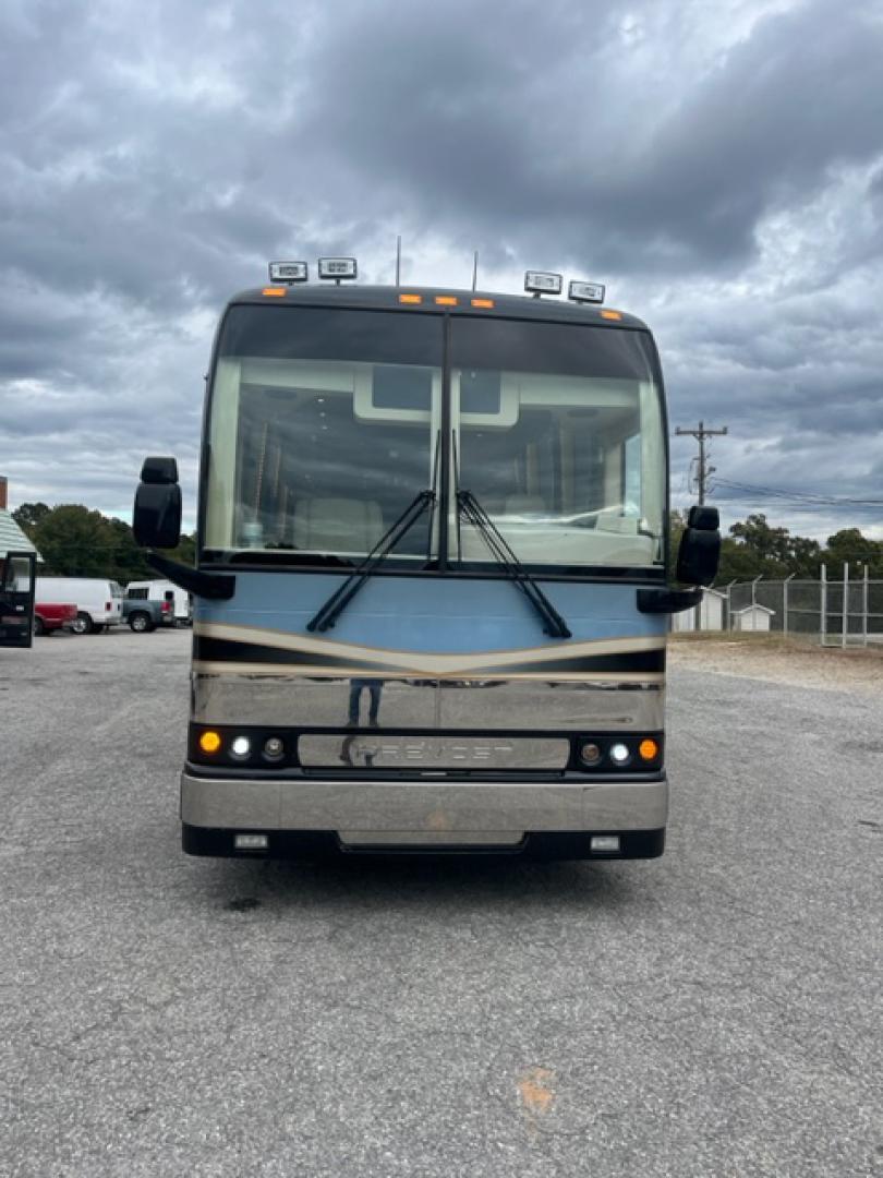2001 Prevost XLII with an Series 60 Detroit Diesel engine, Allison transmission, 0.000000, 0.000000 - 2001 Prevost XL-II Series - Thompson Coach Conversion - - 45' Long - 60 Detroit Diesel Engine - Allison Automatic Transmission - Front Lounge – Kitchen - Restroom with Shower - Rear Bedroom - Washer/Dryer - 17.5KW Power Tech Generator - 3 Roof A/C's – Awning - Aluminum Wheels - - Photo#4