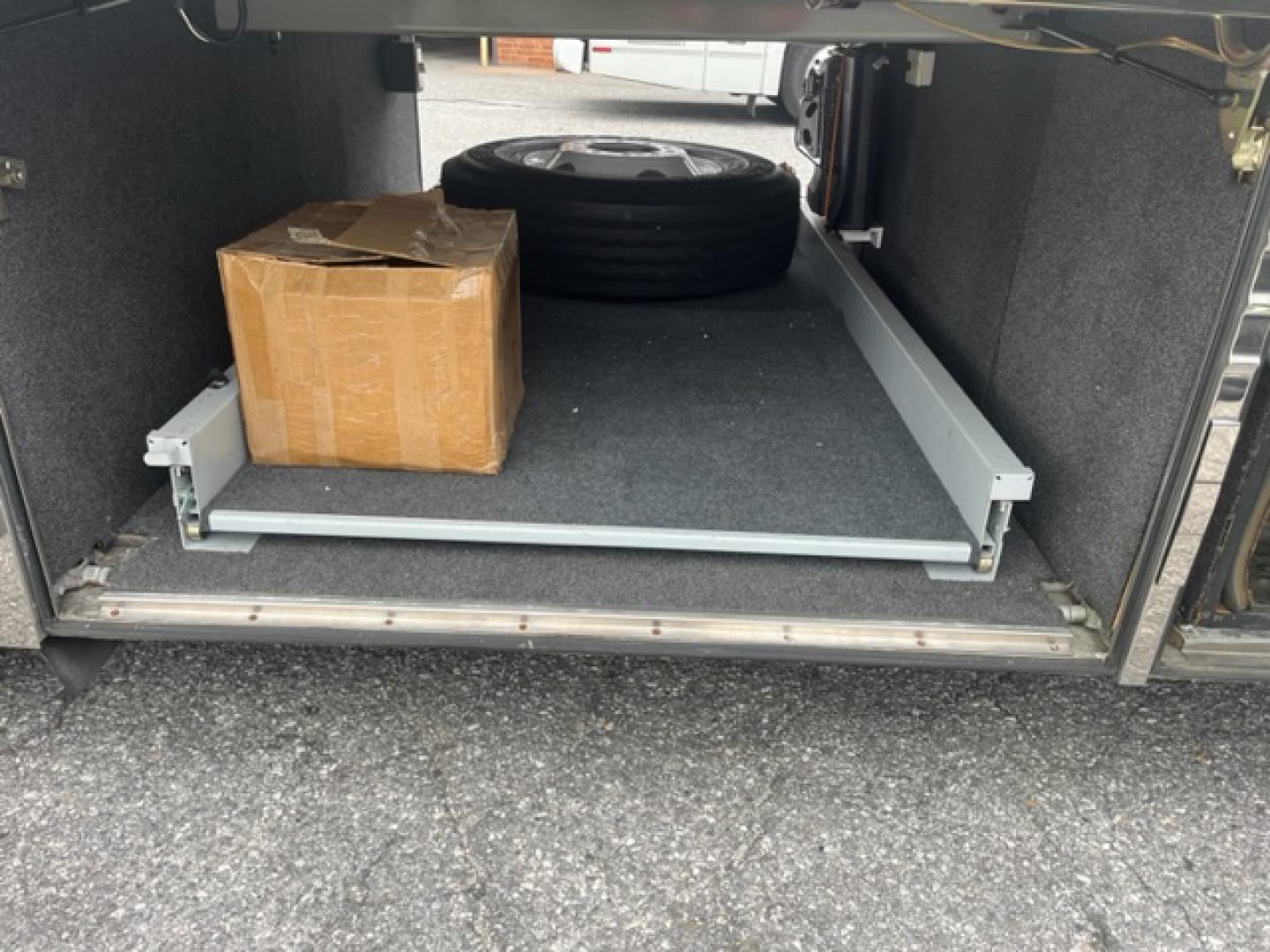2001 Prevost XLII with an Series 60 Detroit Diesel engine, Allison transmission, 0.000000, 0.000000 - 2001 Prevost XL-II Series - Thompson Coach Conversion - - 45' Long - 60 Detroit Diesel Engine - Allison Automatic Transmission - Front Lounge – Kitchen - Restroom with Shower - Rear Bedroom - Washer/Dryer - 17.5KW Power Tech Generator - 3 Roof A/C's – Awning - Aluminum Wheels - - Photo#20