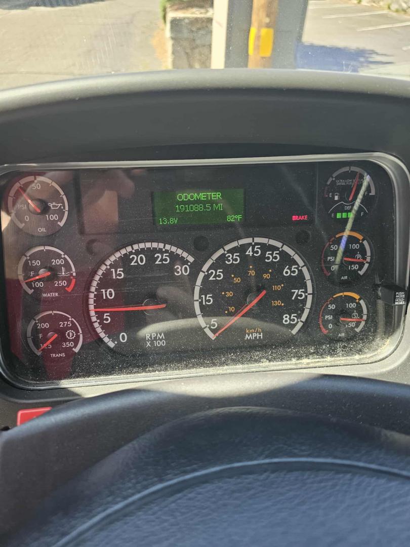 2016 White /Black Freightliner , 0.000000, 0.000000 - 2016 GRECH GM40 DIESEL - 35 PASS PLUS DRIVER AND CO-PILOT - WHITE EXTERIOR - NEW BLACK SEATS W / BLUE PIPING AND LAP BELTS - REAR RESTROOM - USB PORTS - BACKUP CAMERA - OVERHEAD LUGGAGE / TV MONITORS - LARGE REAR LUGGAGE - GRAY WOOD LOOK FLOORING - TIRES 50% OR BETTER - DOT APPROVED - LOCATED IN NE - Photo#12