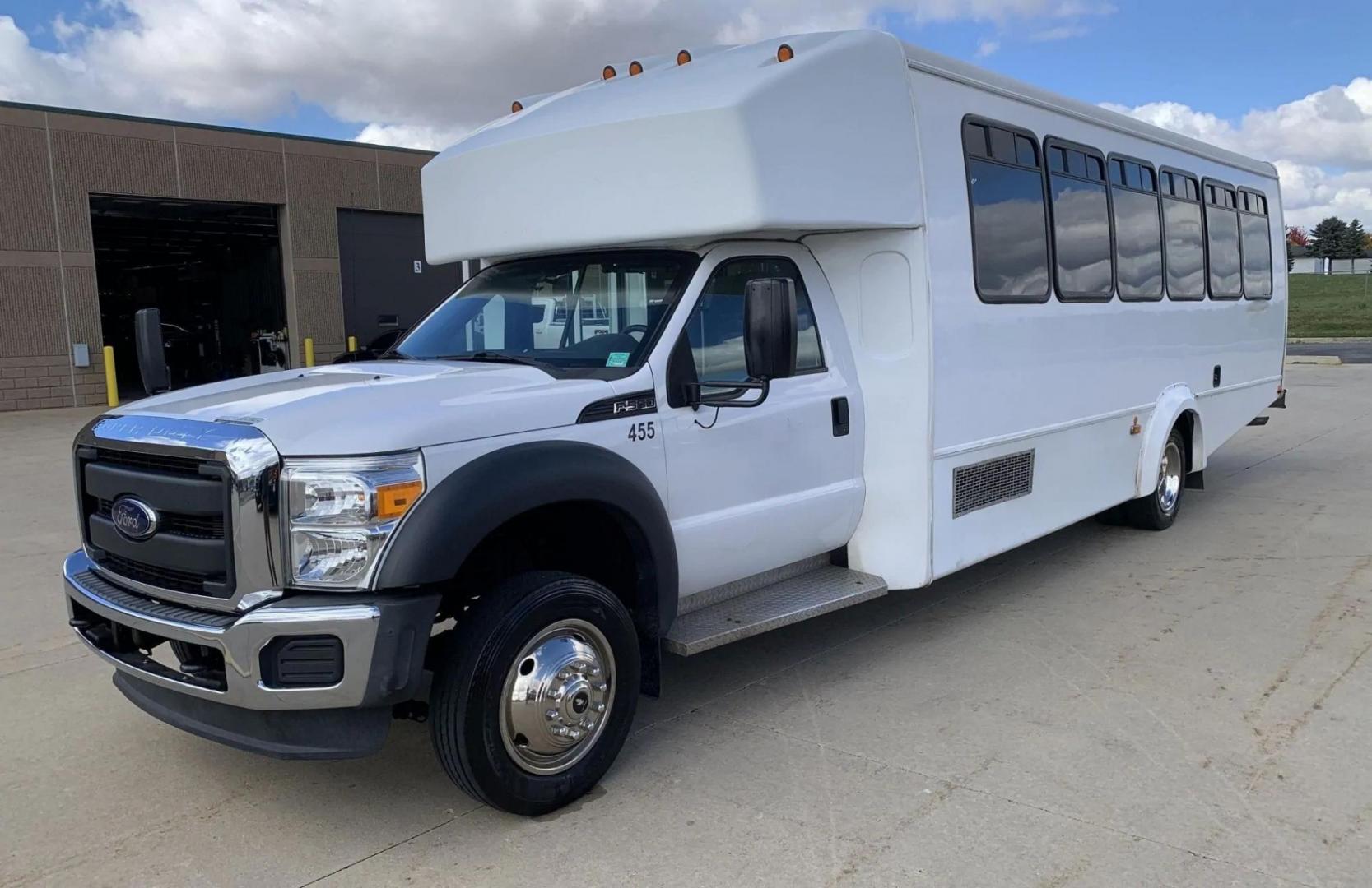 2015 White /Gray Ford F550 with an V10 engine, Auto transmission, 0.000000, 0.000000 - 2015 FORD F550 SUPER DUTY GOSHEN COACH 6.8L V10 GAS 24 PASSENGERS PLUS WHEEL CHAIR POSITIONS, AND DRIVER REAR LIFT WITH TWO TIE DOWNS BLACK RUBBER FLOORING REAR HEAT AND A/C BI-FOLD ELECTRIC DOOR AM, FM CD PLAYER RADIO ISLE GRAB HANDLES LAP BELTS GRAY CLOTH SEAT AND MUCH MORE. STILL IN SERVICE LOCAT - Photo#2