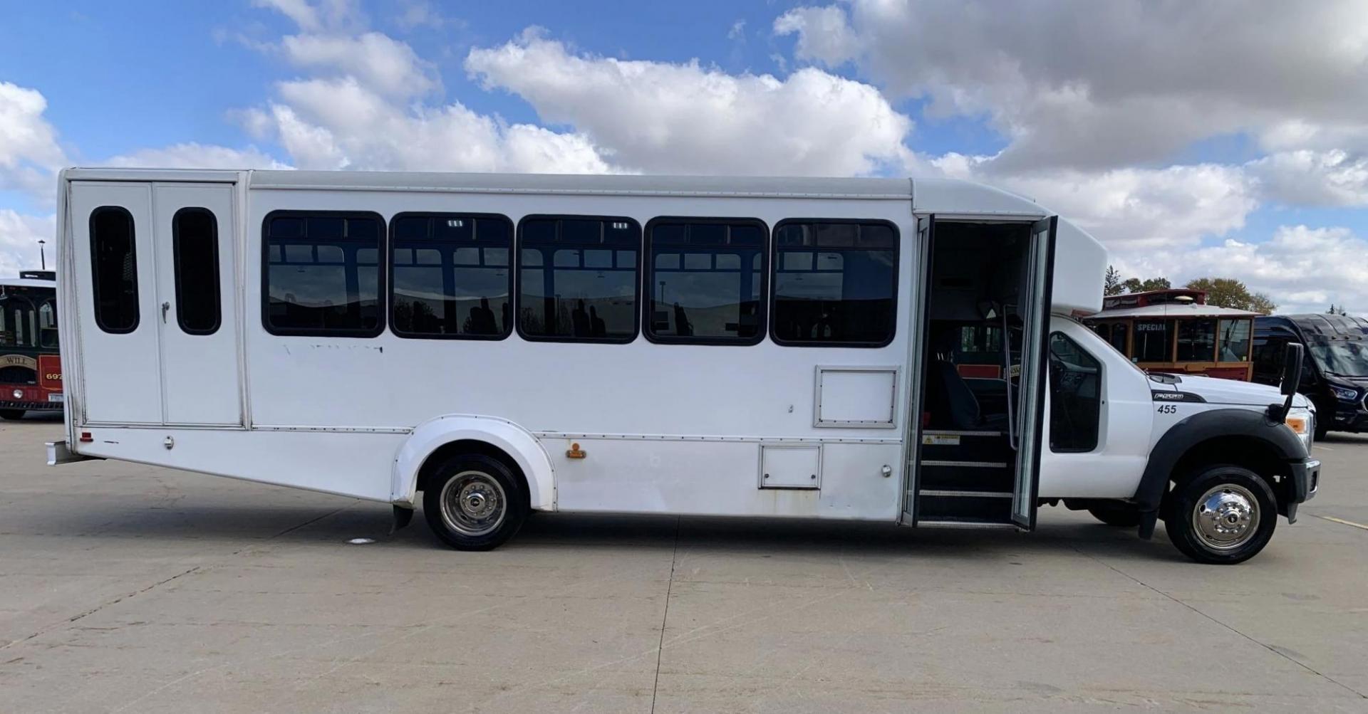 2015 White /Gray Ford F550 with an V10 engine, Auto transmission, 0.000000, 0.000000 - 2015 FORD F550 SUPER DUTY GOSHEN COACH 6.8L V10 GAS 24 PASSENGERS PLUS WHEEL CHAIR POSITIONS, AND DRIVER REAR LIFT WITH TWO TIE DOWNS BLACK RUBBER FLOORING REAR HEAT AND A/C BI-FOLD ELECTRIC DOOR AM, FM CD PLAYER RADIO ISLE GRAB HANDLES LAP BELTS GRAY CLOTH SEAT AND MUCH MORE. STILL IN SERVICE LOCAT - Photo#5