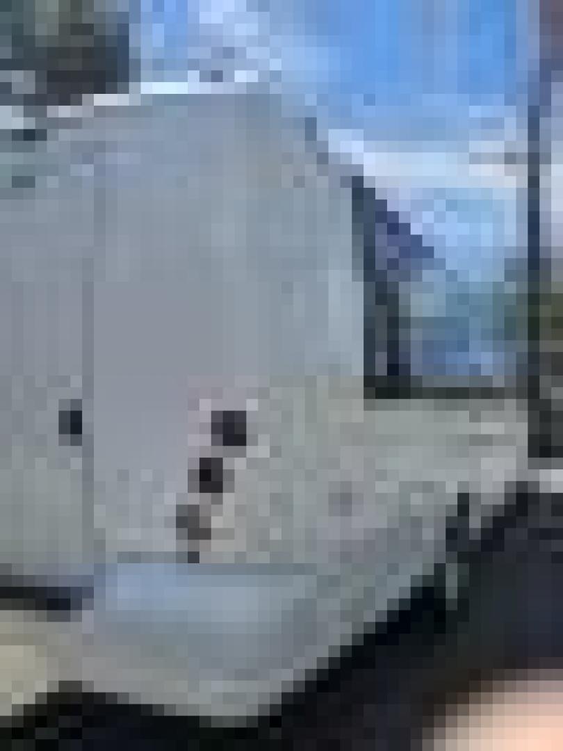 2016 White /Black Freightliner GM40 , Auto transmission, 0.000000, 0.000000 - 2016 GRECH GM40 DIESEL - 35 PASS PLUS DRIVER AND CO-PILOT - WHITE EXTERIOR - NEW BLACK SEATS W / BLUE PIPING AND LAP BELTS - REAR RESTROOM - USB PORTS - BACKUP CAMERA - OVERHEAD LUGGAGE / TV MONITORS - LARGE REAR LUGGAGE - GRAY WOOD LOOK FLOORING - TIRES 50% OR BETTER - DOT APPROVED - LOCATED IN NE - Photo#7