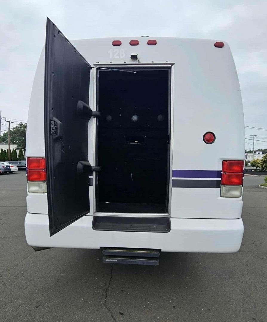 2004 White /Black International KK38 , Auto transmission, 0.000000, 0.000000 - 2004 KK38 LIMO BUS MAKE - INTERNATIONAL YEAR - 2004 MODEL - 3200 DT530 BUILDER - KRYSTAL KK38 MILEAGE - 66,944 WHITE EXTERIOR BLACK INTERIOR PASSENGER - 28 LIMO BENCH SEATING 3 BARS W/ COOLERS STAINLESS CEILING W/ FIBER LIGHTS CEILING GRAB BARS RGB LIGHTING TV'S FRONT AND BACK WALL REAR LUGGAGE SPAC - Photo#2