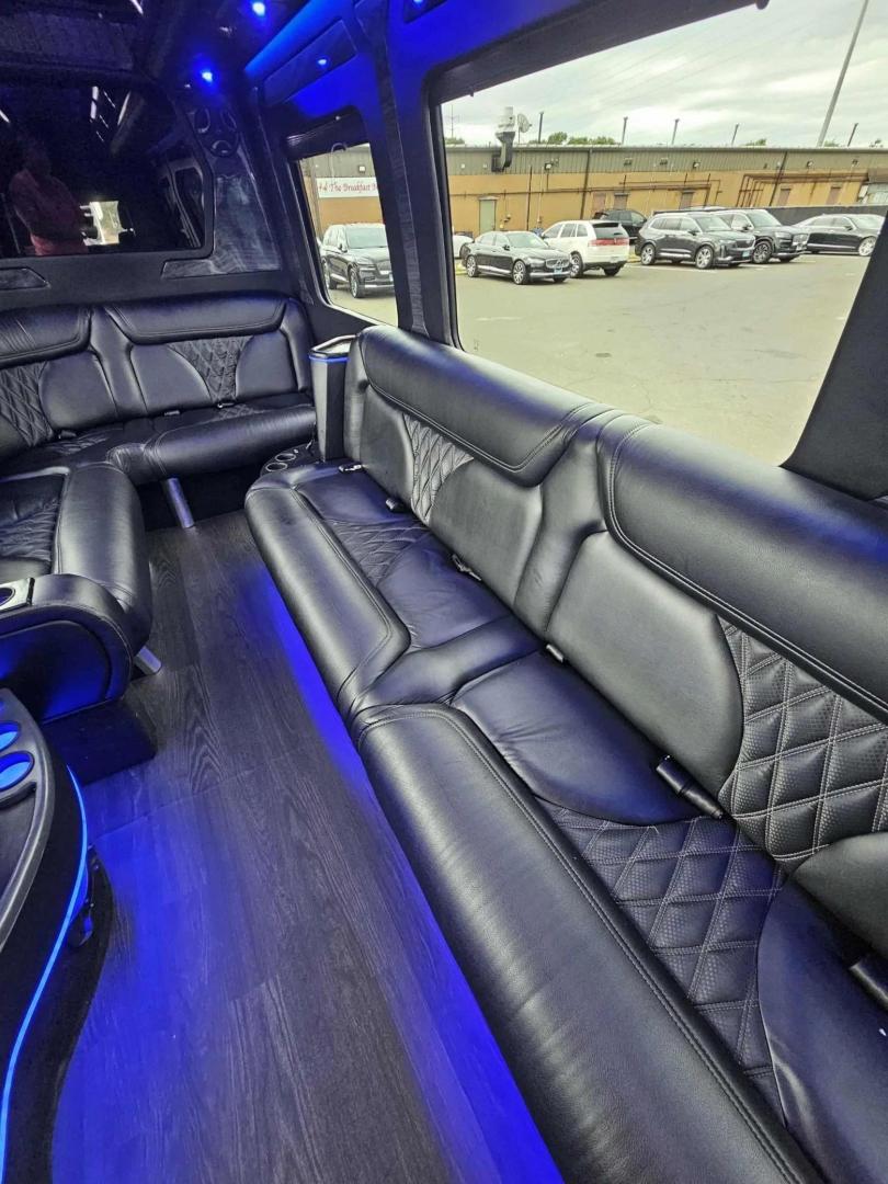 2016 Black Mercedes-Benz Sprinter 3500 with an Diesel engine, Auto transmission, 0.000000, 0.000000 - Photo#9