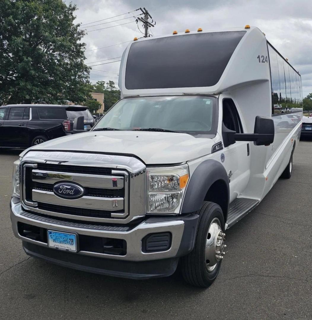 2016 White /Black Ford F550 with an Diesel engine, Auto transmission, 0.000000, 0.000000 - Photo#0