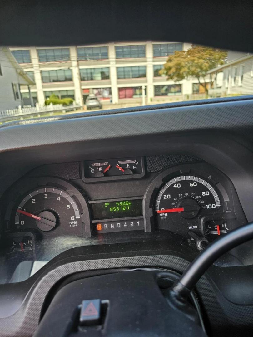 2019 White /Black Ford E350 with an Gas engine, Auto transmission, 0.000000, 0.000000 - Photo#7