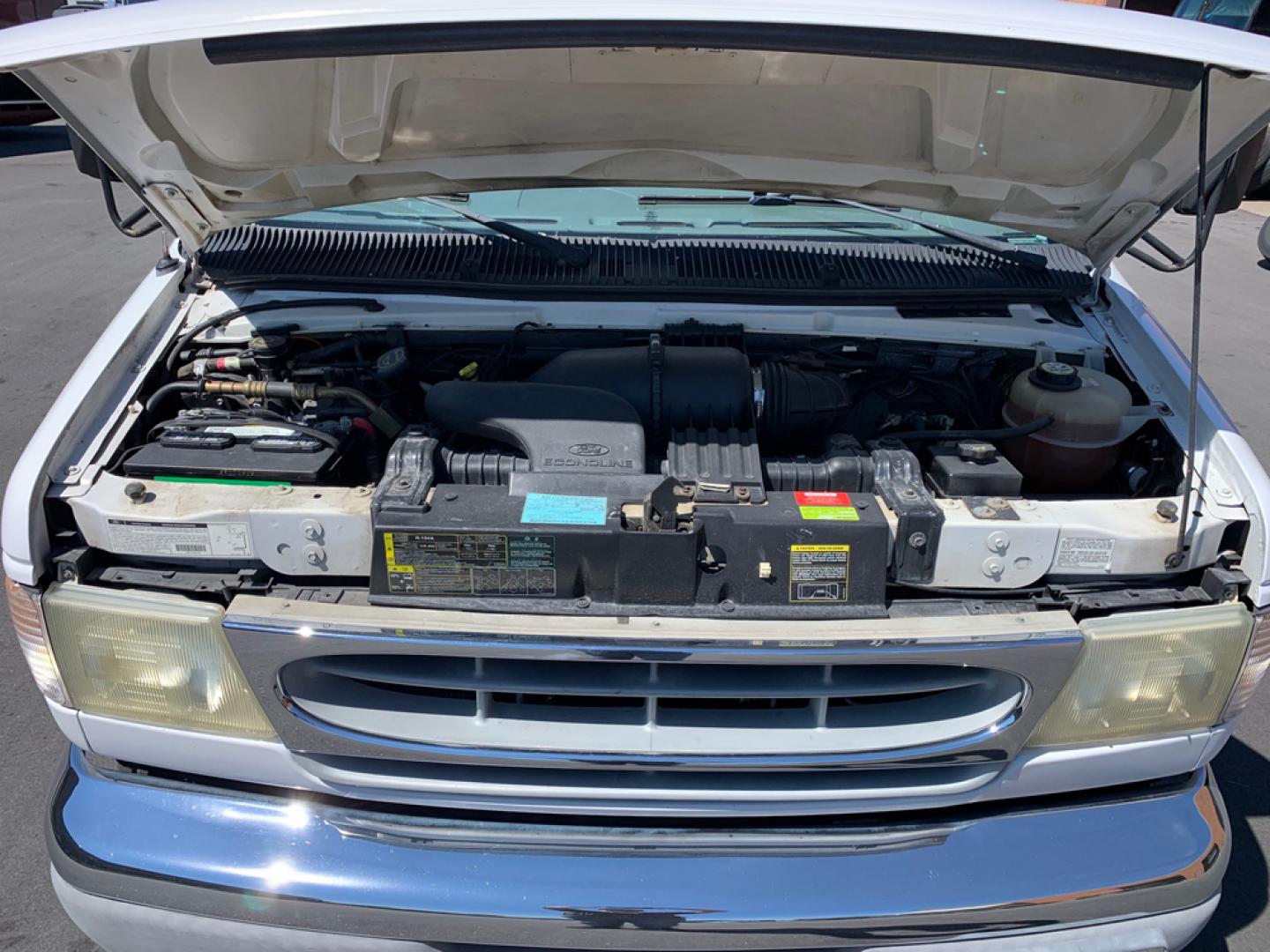 2002 White Ford E450 with an V10 engine, Auto transmission, 0.000000, 0.000000 - Photo#16