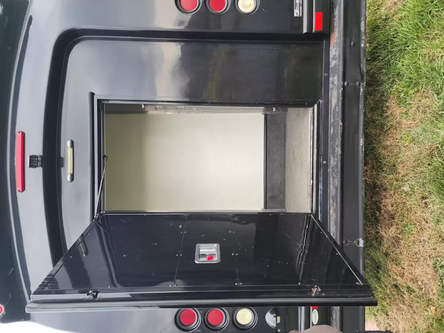 2013 /Black Ford E450 with an V10 engine, Auto transmission, 0.000000, 0.000000 - 2013 FORD E450 V-10 GAS TURTLE TOP BLACK EXTERIOR 24 PASS EXECUTIVE SHUTTLE BLACK EXECUTIVE SEATS - (SEAT COVER NEED REPLACED) LAP BELTS RECLINER SEATS WOOD LOOK FLOORING OVERHEAD RACKS REAR LUGGAGE AIR RIDE NEW TRANSMISSION AND MUCH MORE! LOCATED IN NEWBURGEH, NY FINANCING AVAILABLE WITH APPROVED C - Photo#2