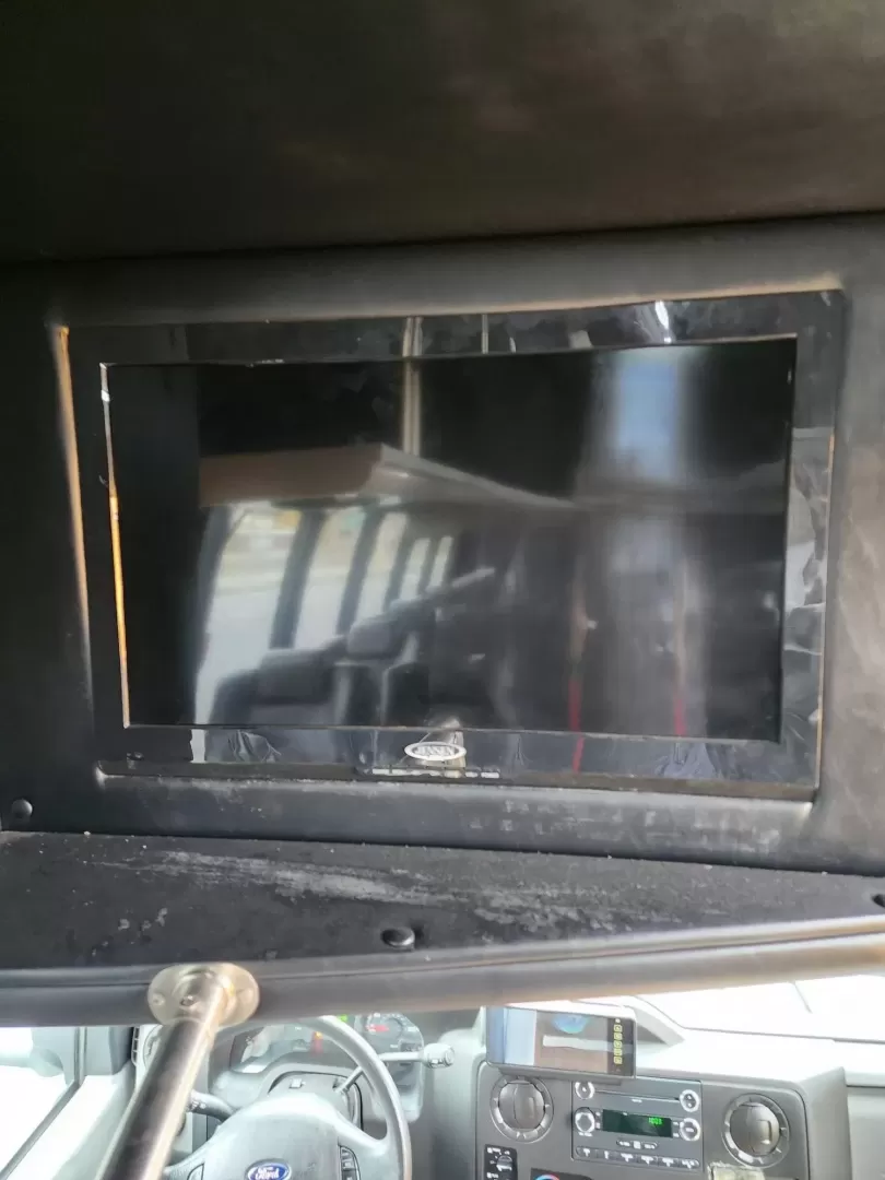 2013 /Black Ford E450 with an V10 engine, Auto transmission, 0.000000, 0.000000 - 2013 FORD E450 V-10 GAS TURTLE TOP BLACK EXTERIOR 24 PASS EXECUTIVE SHUTTLE BLACK EXECUTIVE SEATS - (SEAT COVER NEED REPLACED) LAP BELTS RECLINER SEATS WOOD LOOK FLOORING OVERHEAD RACKS REAR LUGGAGE AIR RIDE NEW TRANSMISSION AND MUCH MORE! LOCATED IN NEWBURGEH, NY FINANCING AVAILABLE WITH APPROVED C - Photo#7