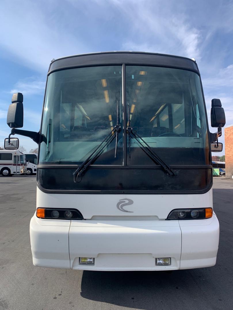 1999 White /Gray/ Red/Blue MCI EL3 with an Series 60 Detroit Diesel engine, Allison transmission, located at 1725 US-68 N, Bellefontaine, OH, 43311, (937) 592-5466, 40.387783, -83.752388 - Series 60 Diesel Engine - Allison Auto Trans. - 45' - 54 Passengers - 6 Flat Screens and DVD - Enclosed parcel racks – Restroom - 110V Outlets - Aluminum Wheels - Two Owner Coach - - Photo#7