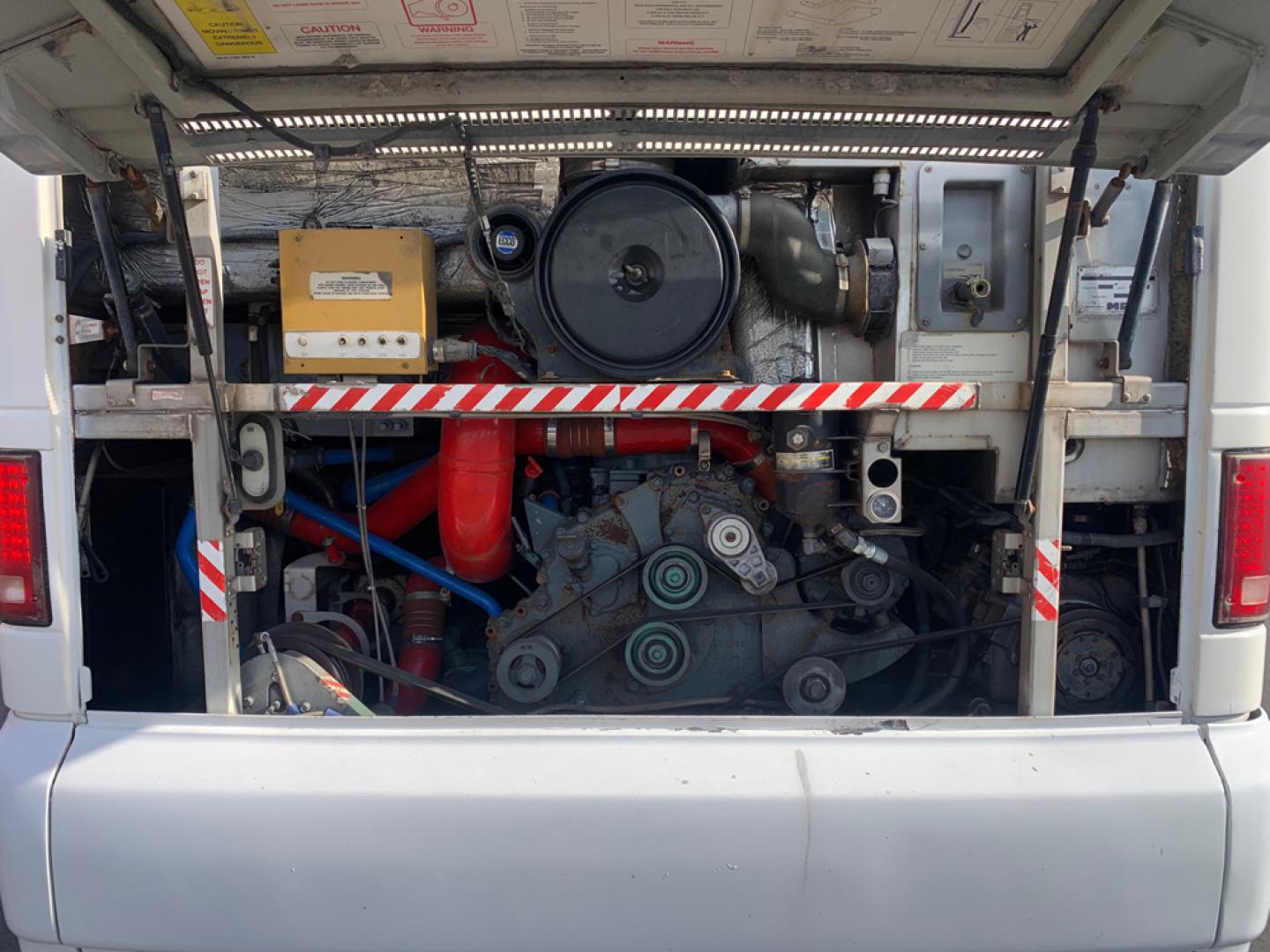 1999 White /Gray/ Red/Blue MCI EL3 with an Series 60 Detroit Diesel engine, Allison transmission, located at 1725 US-68 N, Bellefontaine, OH, 43311, (937) 592-5466, 40.387783, -83.752388 - Series 60 Diesel Engine - Allison Auto Trans. - 45' - 54 Passengers - 6 Flat Screens and DVD - Enclosed parcel racks – Restroom - 110V Outlets - Aluminum Wheels - Two Owner Coach - - Photo#16
