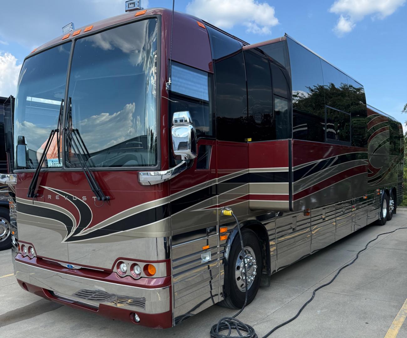 2008 Red/Black/Tan /Black Prevost XLII with an Series 60 Detroit Diesel engine, Allison transmission, 0.000000, 0.000000 - 2008 Prevost XLII - Series 60 Detroit Diesel Engine - Allison Automatic Transmission - Engine and Trans Rebuilt - 45' Long - Diesel Generator - Front Slide Out - Front Lounge - Galley - Restroom with Shower - 12 Bunks - Rear Lounge - 5 Roof A/C with Heat Strips - Aluminum Wheels - Photo#3