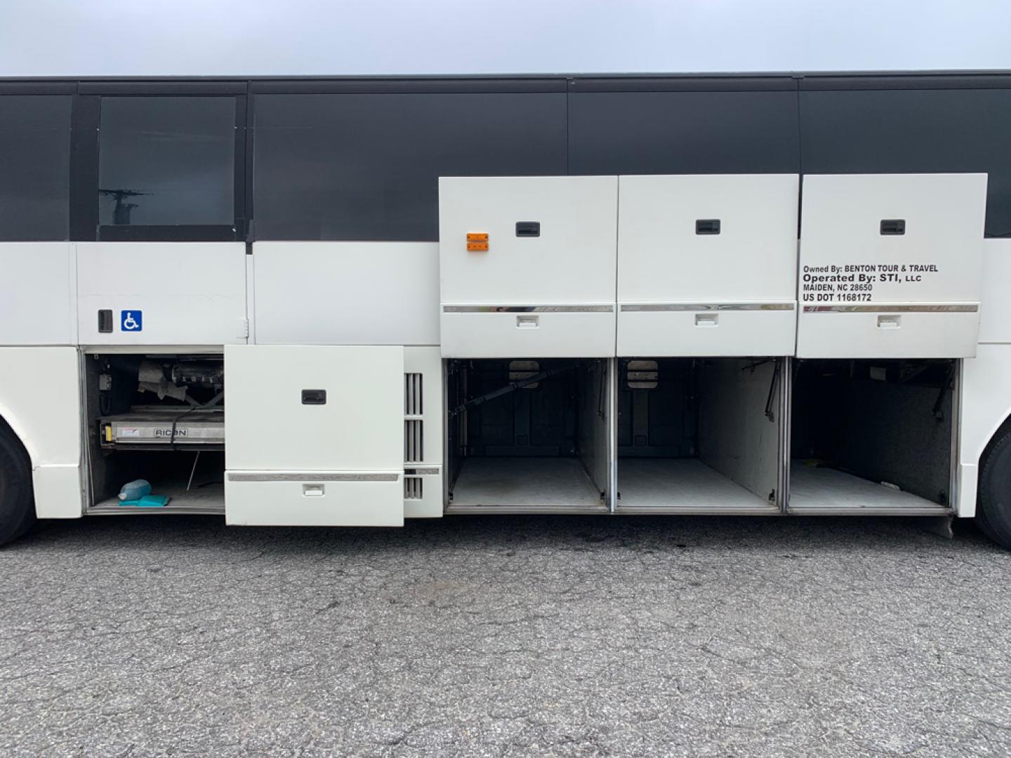 1999 White / Blue Prevost HS-45 with an Series 60 Detroit Diesel engine, Allison transmission, 0.000000, 0.000000 - 1999 PREVOST H3-45 - Series 60 Detroit Diesel - Allison Automatic Transmission - 45' - 56 Passengers - - 4 Monitors and DVD - Handicap Lift - Enclosed Parcel Racks - 110V Plugs - Updated Interior - Wheel Simulators - Photo#14