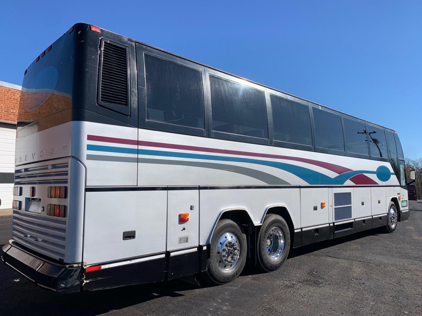 1971 White /Gray/Black Prevost HS-41 with an Series 60 Detroit Diesel engine, Allison transmission, 0.000000, 0.000000 - 1997 PREVOST H3-41 - Series 60 Detroit Diesel - Allison Automatic Transmission - 41' - 48 Passengers- 4 Monitors and DVD – Restroom - Alloy Wheels - Enclosed Parcel Racks - Photo#2
