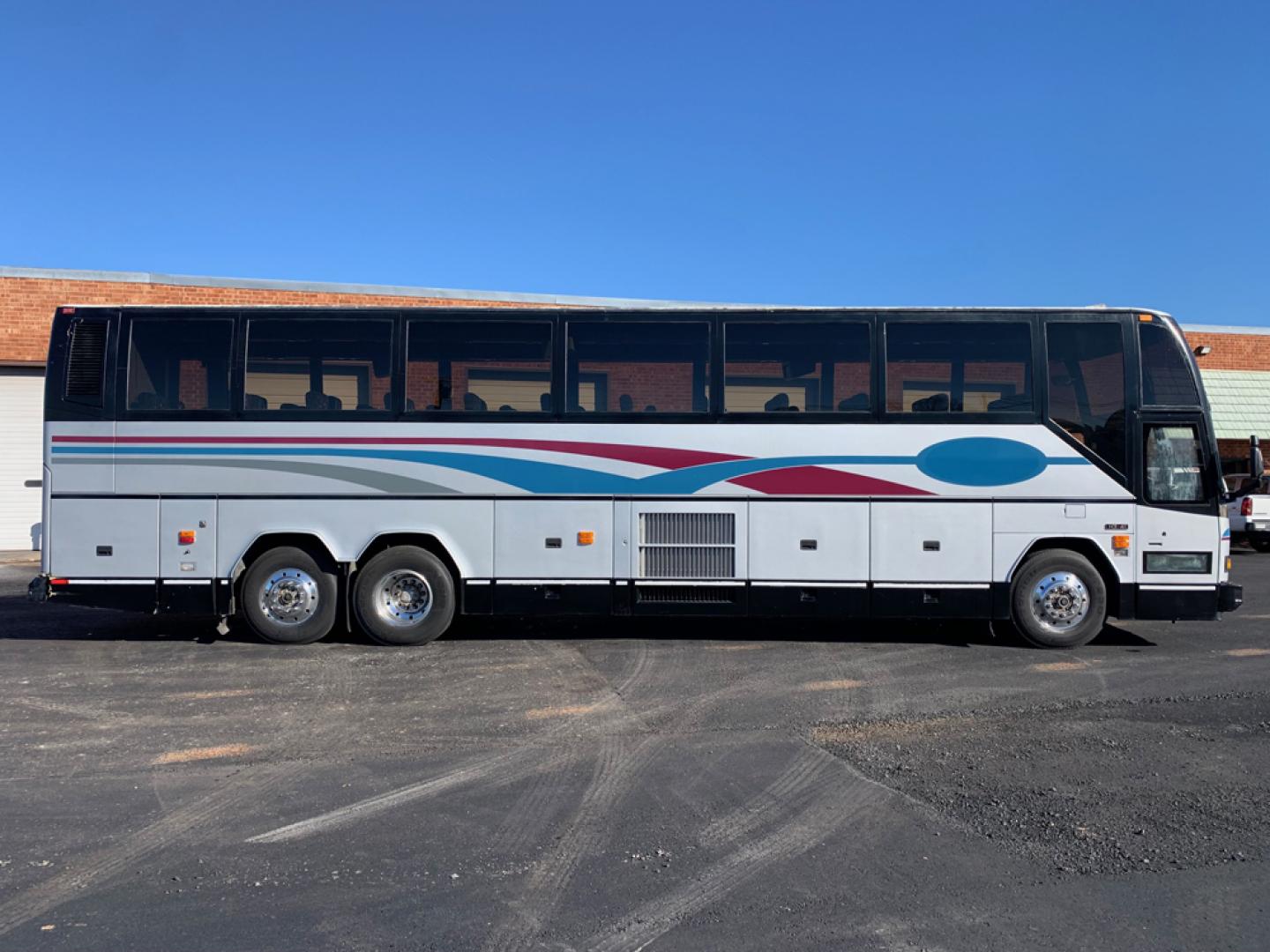 1971 White /Gray/Black Prevost HS-41 with an Series 60 Detroit Diesel engine, Allison transmission, 0.000000, 0.000000 - 1997 PREVOST H3-41 - Series 60 Detroit Diesel - Allison Automatic Transmission - 41' - 48 Passengers- 4 Monitors and DVD – Restroom - Alloy Wheels - Enclosed Parcel Racks - Photo#1