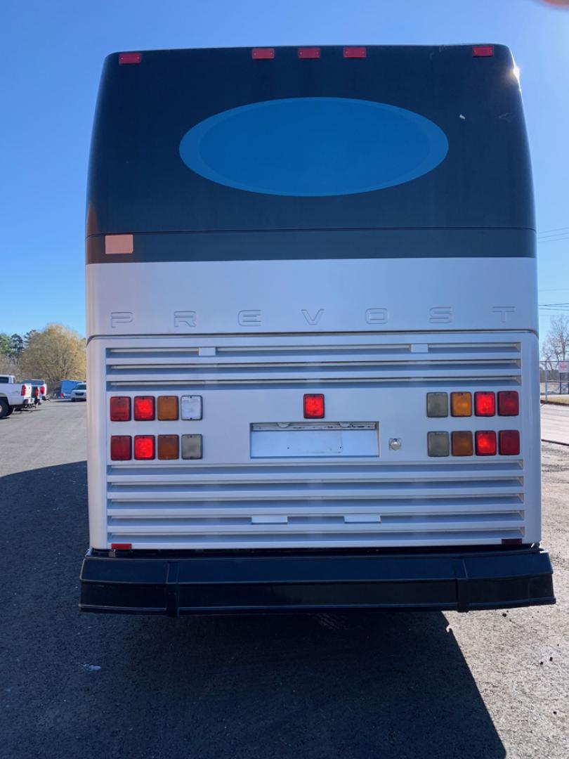 1971 White /Gray/Black Prevost HS-41 with an Series 60 Detroit Diesel engine, Allison transmission, 0.000000, 0.000000 - 1997 PREVOST H3-41 - Series 60 Detroit Diesel - Allison Automatic Transmission - 41' - 48 Passengers- 4 Monitors and DVD – Restroom - Alloy Wheels - Enclosed Parcel Racks - Photo#3
