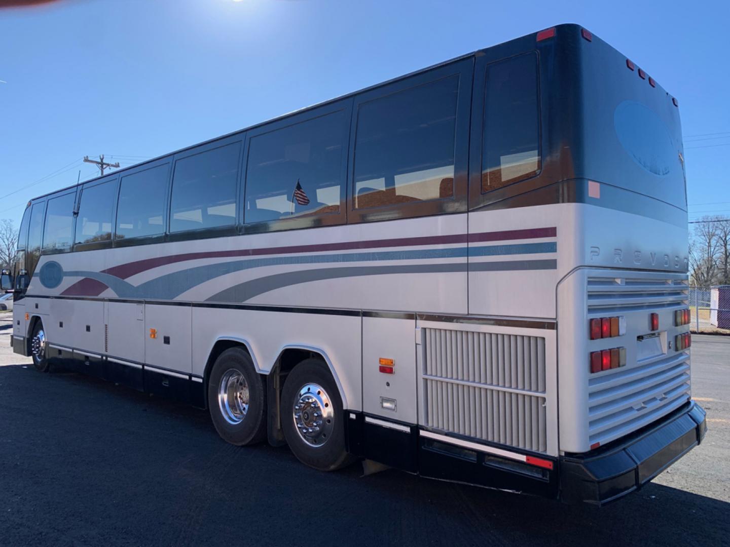 1971 White /Gray/Black Prevost HS-41 with an Series 60 Detroit Diesel engine, Allison transmission, 0.000000, 0.000000 - 1997 PREVOST H3-41 - Series 60 Detroit Diesel - Allison Automatic Transmission - 41' - 48 Passengers- 4 Monitors and DVD – Restroom - Alloy Wheels - Enclosed Parcel Racks - Photo#4
