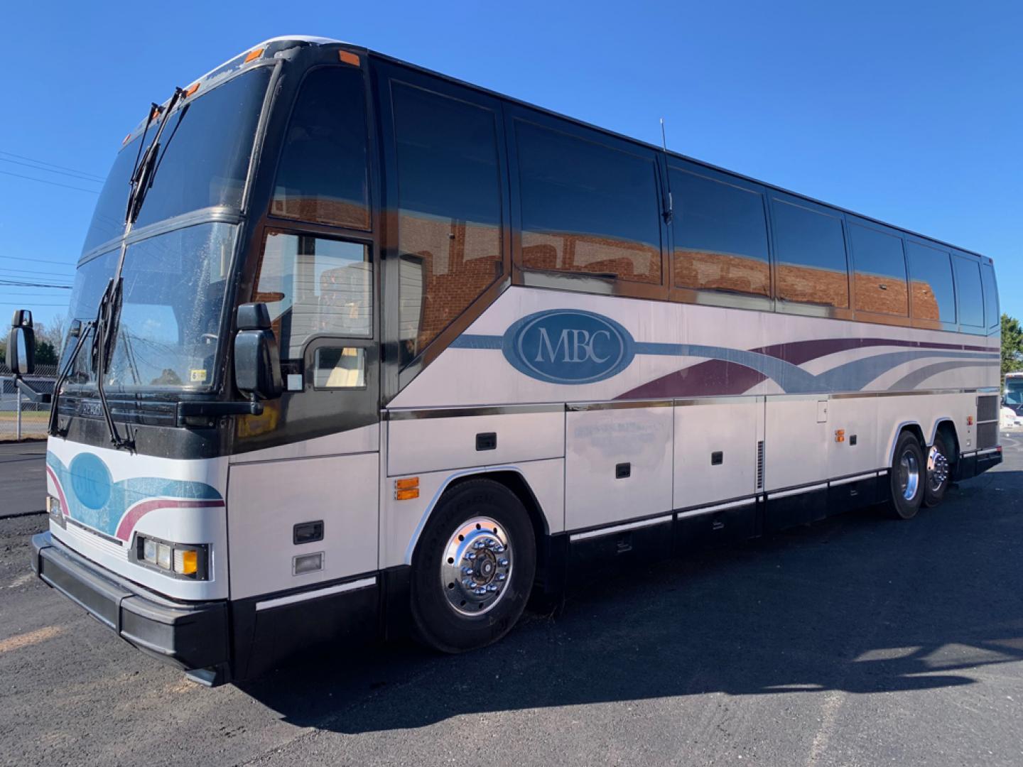 1971 White /Gray/Black Prevost HS-41 with an Series 60 Detroit Diesel engine, Allison transmission, 0.000000, 0.000000 - 1997 PREVOST H3-41 - Series 60 Detroit Diesel - Allison Automatic Transmission - 41' - 48 Passengers- 4 Monitors and DVD – Restroom - Alloy Wheels - Enclosed Parcel Racks - Photo#6