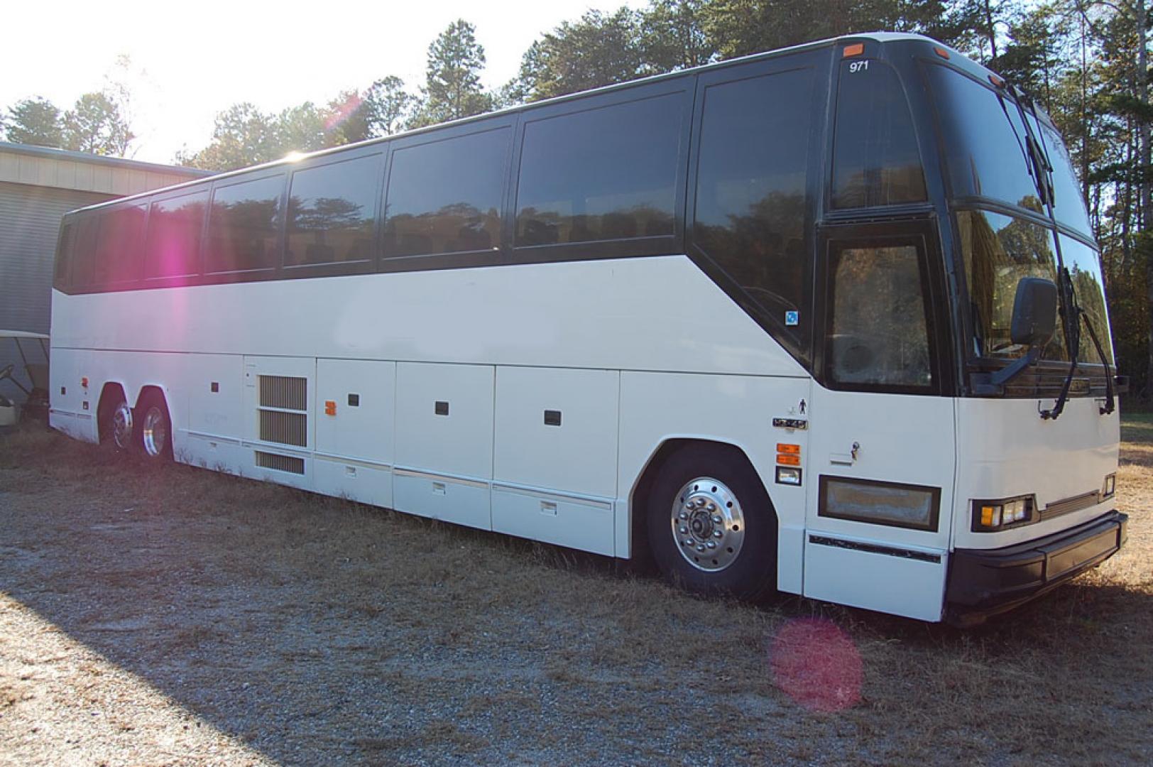1997 White /Tan Prevost HS-45 with an Series 60 Detroit Diesel engine, Allison transmission, 0.000000, 0.000000 - 1997 Prevost H3-45 - Series 60 Detroit Diesel- Allison Automatic Transmission - 45' - 56 Passengers - 3 Monitors and DVD - Open Parcel Racks – Restroom - Alloy Wheels - Photo#0