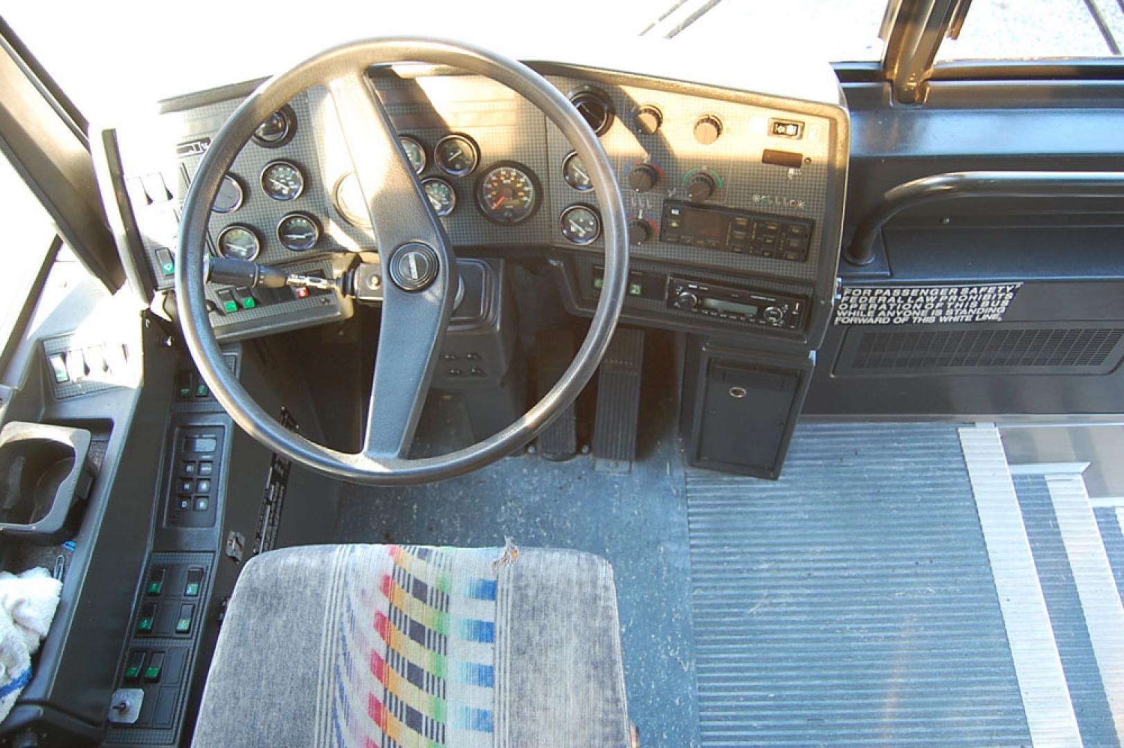 1997 White /Tan Prevost HS-45 with an Series 60 Detroit Diesel engine, Allison transmission, 0.000000, 0.000000 - 1997 Prevost H3-45 - Series 60 Detroit Diesel- Allison Automatic Transmission - 45' - 56 Passengers - 3 Monitors and DVD - Open Parcel Racks – Restroom - Alloy Wheels - Photo#5