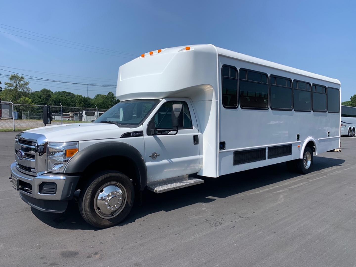 2012 White /Gray/Blue Ford F550 with an Diesel engine, Auto transmission, 0.000000, 0.000000 - 2012 FORD F-550 6.7L, - 32 Passengers & Driver - Diesel Engine - Automatic Trans - Electric Entrance Door - - High Back Reclining Seats - Seat Belts - 28 Passengers with Luggage - Overhead Luggage Racks - Stainless Wheel Simulators - Front and 2 Rear A/C's - Exterior Storage Box - One Owner - Photo#6