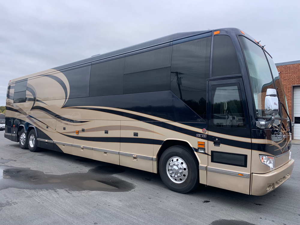photo of 2006 Prevost H3-45 