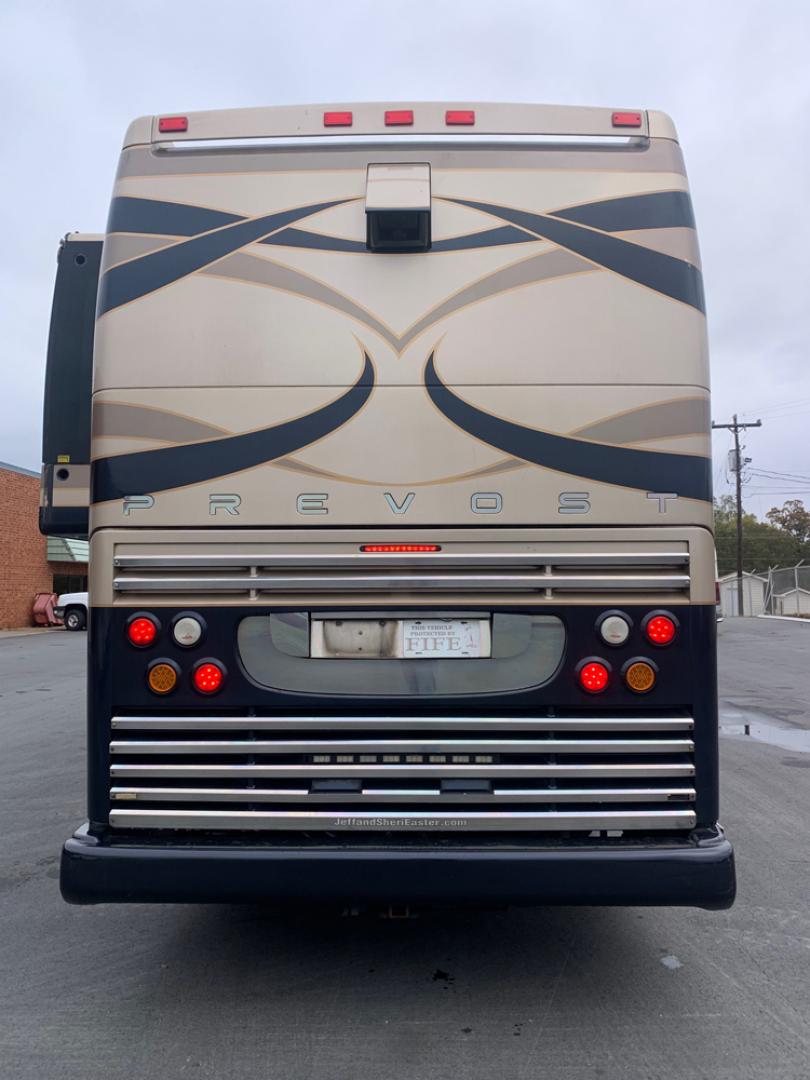 2006 Black/Tan /Tan Prevost HS-45 with an Series 60 Detroit Diesel engine, Allison transmission, 0.000000, 0.000000 - 2006 Prevost H3-45 - Series 60 Detroit Diesel Engine - Allison Automatic Transmission - 45' Long - Double Slide - Front Lounge – Kitchenette - Half Bath up Front - 5 Bunks - Full Bath in Rear - Rear Bedroom - 5 Roof A/C with Heat Strips - Diesel Generator - Aluminum Wheels – - Photo#3