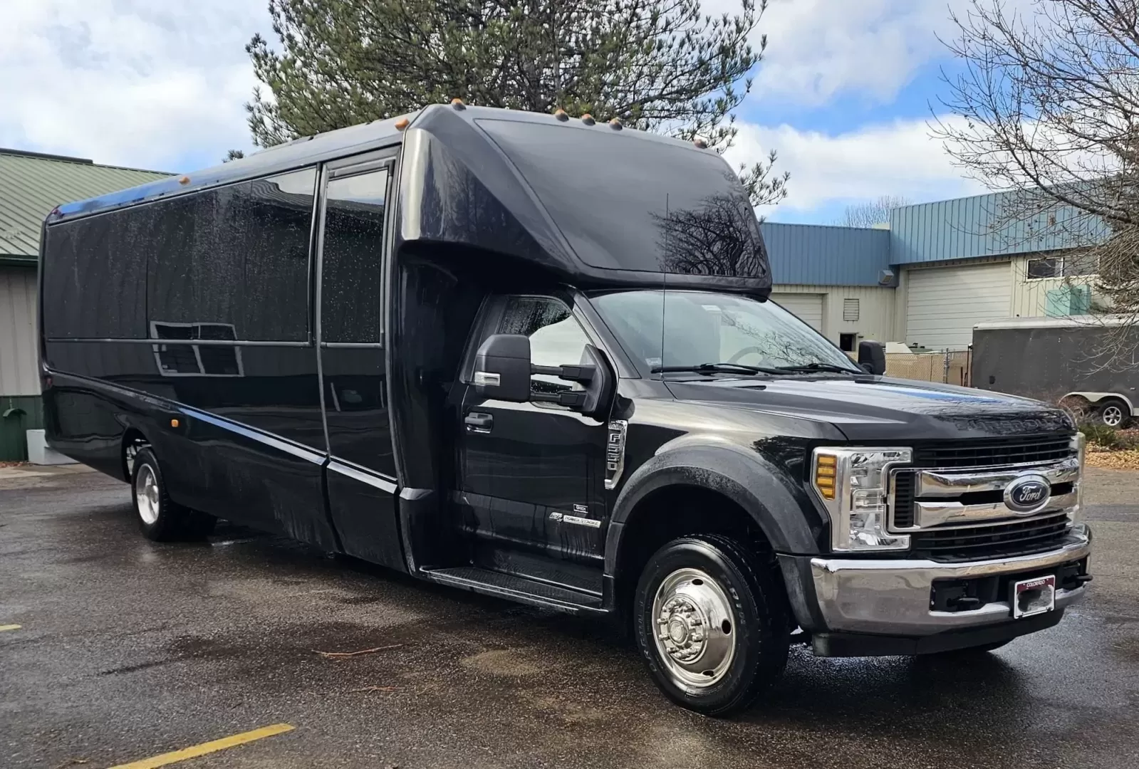 2018 Black /Black Ford F550 with an Diesel engine, Allison transmission, 0.000000, 0.000000 - 2018 GRECH GM33 EXECUTIVE SHUTTLE - 6.7L DIESEL ALLISON 27 PASSENGERS PLUS DRIVER AND COPILOT RACK BLACK EXTERIOR KELDERMAN AIR RIDE PASSENGERS VIEWING WINDOW BLACK GRECH SEATING WITH RETRACTABLE LAP BELTS, CENTER ARMRESTS, RECLINER SEATS (2) TWO TV'S ON FRONT WALL PILLARS OVERHEAD RACKS PLUG DOOR R - Photo#2