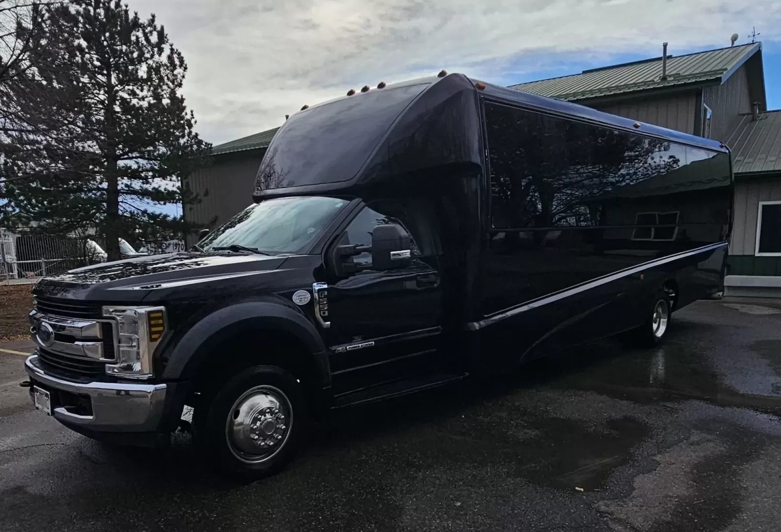 2018 Black /Black Ford F550 with an Diesel engine, Allison transmission, 0.000000, 0.000000 - 2018 GRECH GM33 EXECUTIVE SHUTTLE - 6.7L DIESEL ALLISON 27 PASSENGERS PLUS DRIVER AND COPILOT RACK BLACK EXTERIOR KELDERMAN AIR RIDE PASSENGERS VIEWING WINDOW BLACK GRECH SEATING WITH RETRACTABLE LAP BELTS, CENTER ARMRESTS, RECLINER SEATS (2) TWO TV'S ON FRONT WALL PILLARS OVERHEAD RACKS PLUG DOOR R - Photo#0