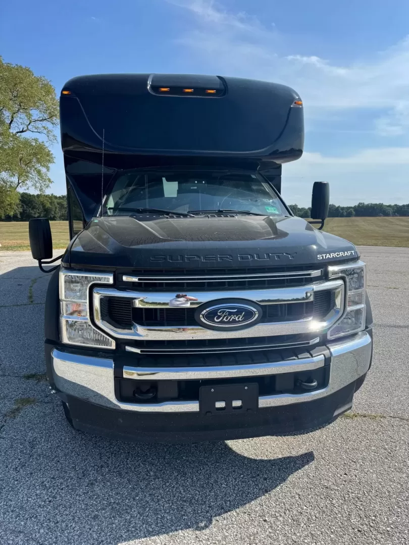 2023 Black /Gray Ford F550 with an 7.3 V8 engine, Auto transmission, 0.000000, 0.000000 - 2023 Ford F550 32 Passengers 7.3 V8 Gas White Exterior High Back Seats w/ Armrest, Lap Belts and seat Sliders USB Power Ports Backup Camera in Rear View Mirror Tires Like New Overhead Luggage Rear Luggage "Door" (2) Escape Hatches Full Heat and A/C Wood Look Flooring LIKE NEW - ONE OWNER Located in - Photo#0