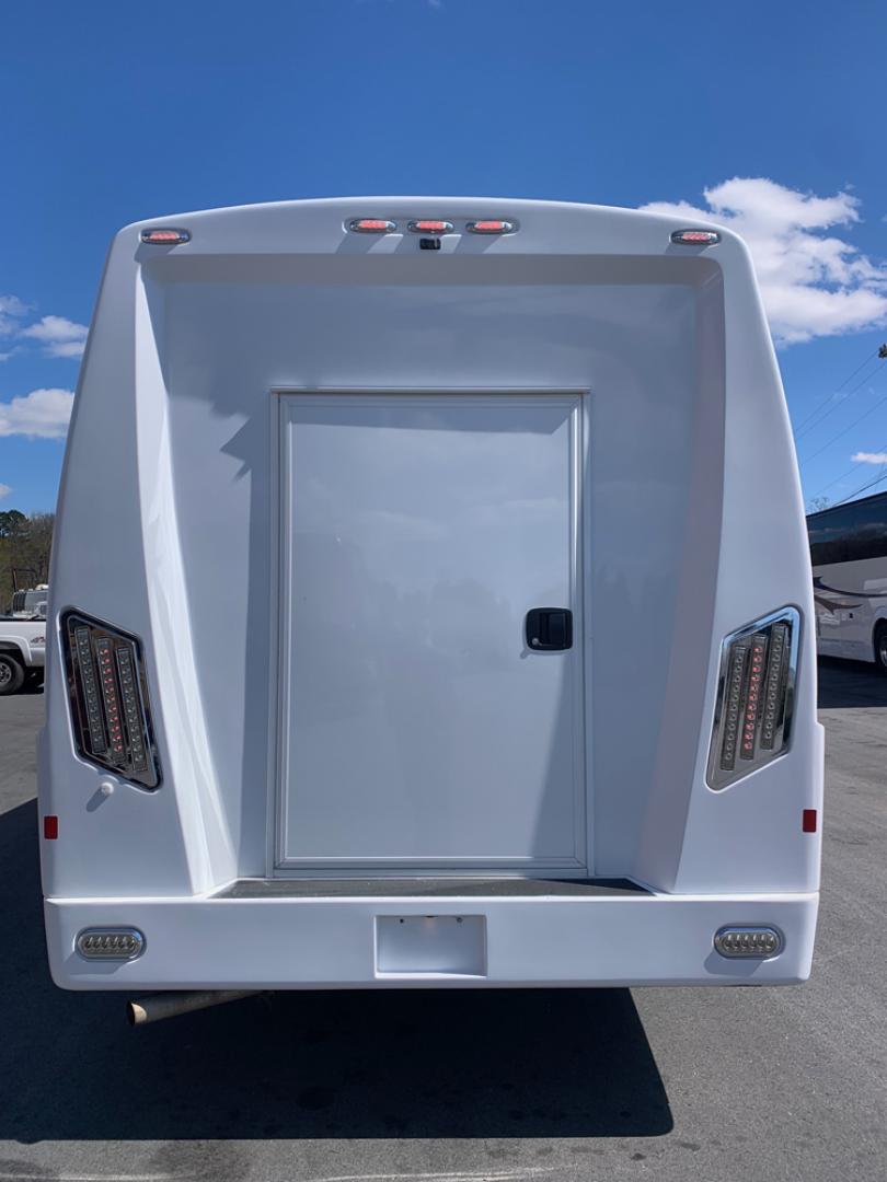 2018 White /Gray/Blue Ford E450 with an V10 engine, Auto transmission, 0.000000, 0.000000 - 2018 Ford E-450 Berkshire Coach 6.8L V10, Autom 24 passengers + Driver, High Back Leather Seats, USR Seatbelts, Reading Lights, Observation Window, Reading Lights, Overhead Storage, Rear Dedicated Luggage, Electric Entrance Door, Roof Mont A/C, Stainless Wheel Simulators 50,100 Miles - Photo#7