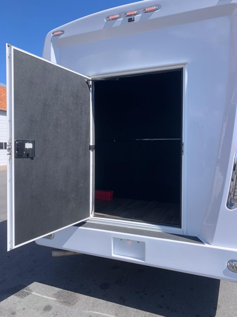 2018 White /Gray/Blue Ford E450 with an V10 engine, Auto transmission, 0.000000, 0.000000 - 2018 Ford E-450 Berkshire Coach 6.8L V10, Autom 24 passengers + Driver, High Back Leather Seats, USR Seatbelts, Reading Lights, Observation Window, Reading Lights, Overhead Storage, Rear Dedicated Luggage, Electric Entrance Door, Roof Mont A/C, Stainless Wheel Simulators 50,100 Miles - Photo#6