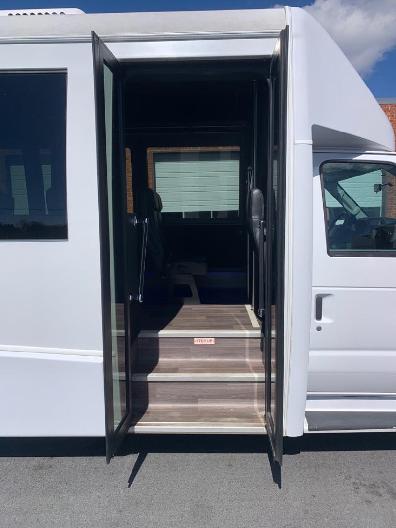 2018 White /Gray/Blue Ford E450 with an V10 engine, Auto transmission, 0.000000, 0.000000 - 2018 Ford E-450 Berkshire Coach 6.8L V10, Autom 24 passengers + Driver, High Back Leather Seats, USR Seatbelts, Reading Lights, Observation Window, Reading Lights, Overhead Storage, Rear Dedicated Luggage, Electric Entrance Door, Roof Mont A/C, Stainless Wheel Simulators 50,100 Miles - Photo#11
