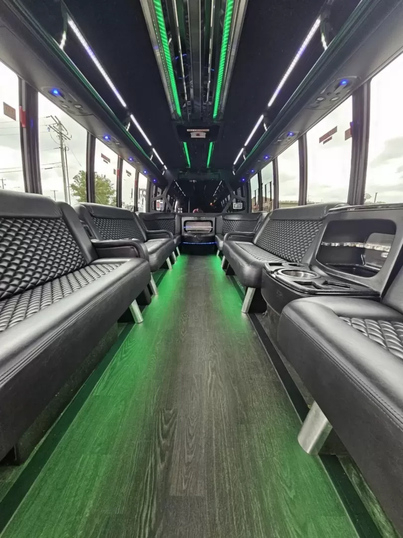 2016 White /Black Ford F550 with an Diesel engine, Auto transmission, 0.000000, 0.000000 - 2016 GRECH F550 GM33 LIMO DIESEL WHITE / BLACK NEW DIAMOND STITCHED SEATS NEW TURBO NEW DEF NEW WATER PUMP NEW EXHAUST NEW BATTERYLIMO STYLE SEATS AND BAR ULTRA RIDE AIR SYSTEM FRAMELESS COACH WINDOWS PREMIUM SOUND SYSTEM WOOD LOOK FLOORING LED INTERIOR LIGHTING ELECTRIC PLUG DOOR AND MUCH MORE! STI - Photo#6