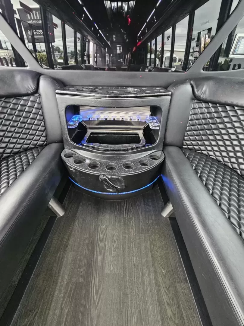 2016 White /Black Ford F550 with an Diesel engine, Auto transmission, 0.000000, 0.000000 - 2016 GRECH F550 GM33 LIMO DIESEL WHITE / BLACK NEW DIAMOND STITCHED SEATS NEW TURBO NEW DEF NEW WATER PUMP NEW EXHAUST NEW BATTERYLIMO STYLE SEATS AND BAR ULTRA RIDE AIR SYSTEM FRAMELESS COACH WINDOWS PREMIUM SOUND SYSTEM WOOD LOOK FLOORING LED INTERIOR LIGHTING ELECTRIC PLUG DOOR AND MUCH MORE! STI - Photo#4