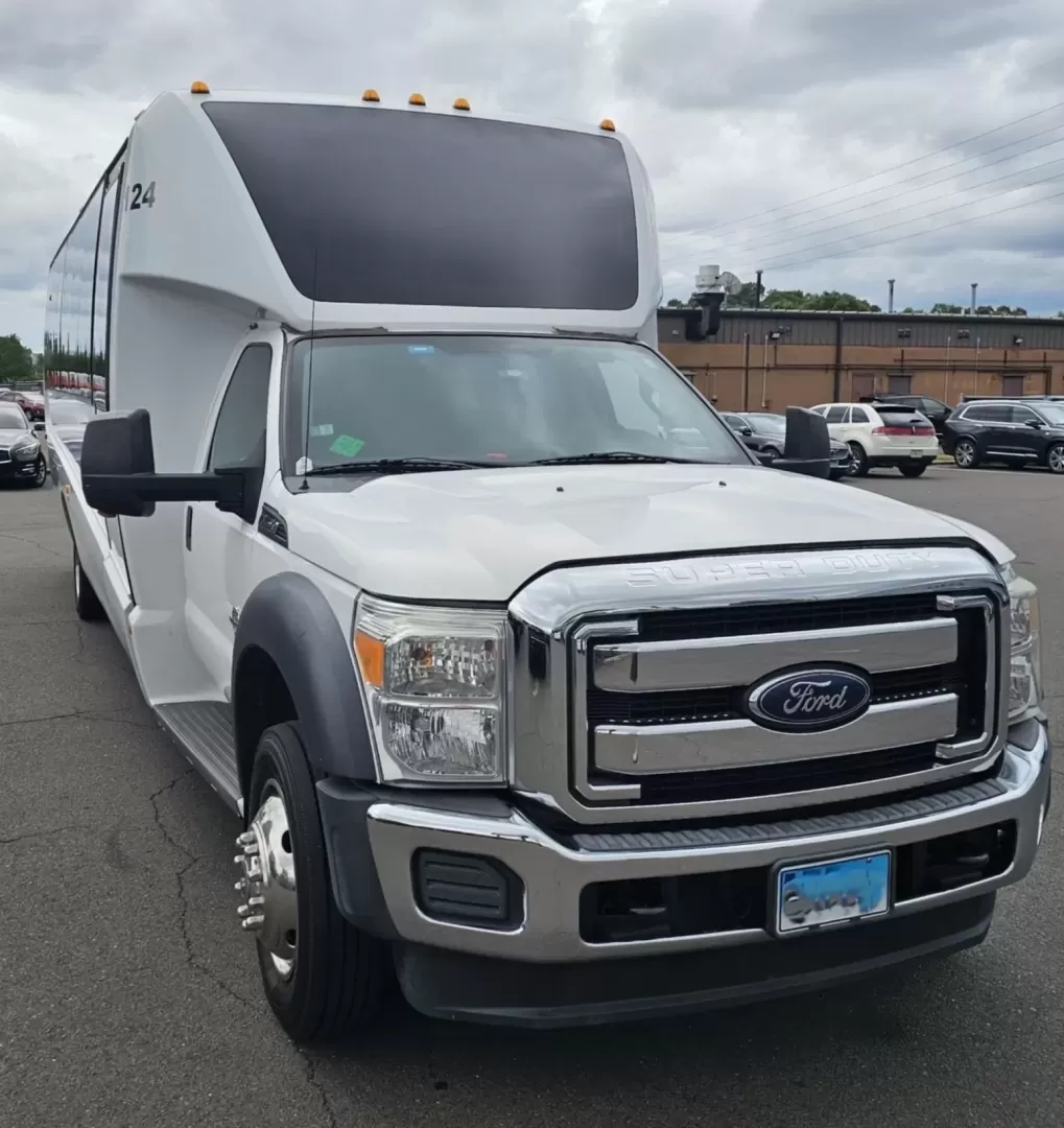 2016 White /Black Ford F550 with an Diesel engine, Auto transmission, 0.000000, 0.000000 - 2016 GRECH F550 GM33 LIMO DIESEL WHITE / BLACK NEW DIAMOND STITCHED SEATS NEW TURBO NEW DEF NEW WATER PUMP NEW EXHAUST NEW BATTERYLIMO STYLE SEATS AND BAR ULTRA RIDE AIR SYSTEM FRAMELESS COACH WINDOWS PREMIUM SOUND SYSTEM WOOD LOOK FLOORING LED INTERIOR LIGHTING ELECTRIC PLUG DOOR AND MUCH MORE! STI - Photo#9