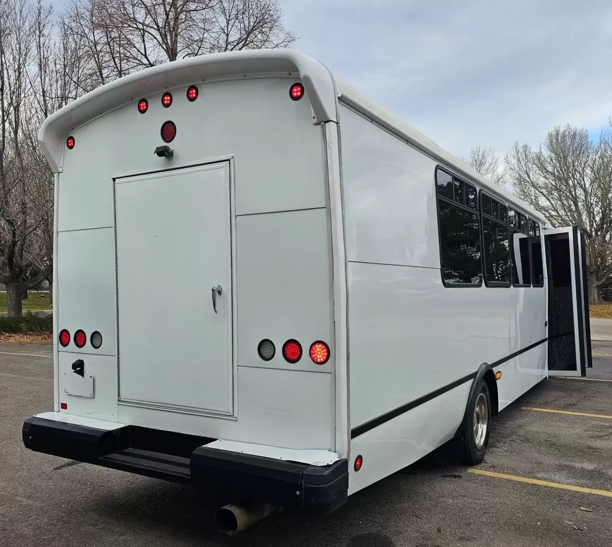 2013 White /Black IC PC805 with an Diesel engine, Allison transmission, 0.000000, 0.000000 - 2013 IC BUS MODEL - PC805 MAXXFORCE 6.4L DIESEL ENGINE ALLISON LIMO CONVERSION BY GLOBAL MOTORS (3YEARS OLD) BLACK / BLACK 28 PASSENGERS PLUS DRIVER SLIDING PARTITION BEHIND DRIVER LIMO BENCH SEATING CUP HOLDERS BEHIND SEATS RGB LIGHTING WOOD LOOK FLOORING TV'S FRONT AND REAR WALL SELF DRAINING ICE - Photo#4