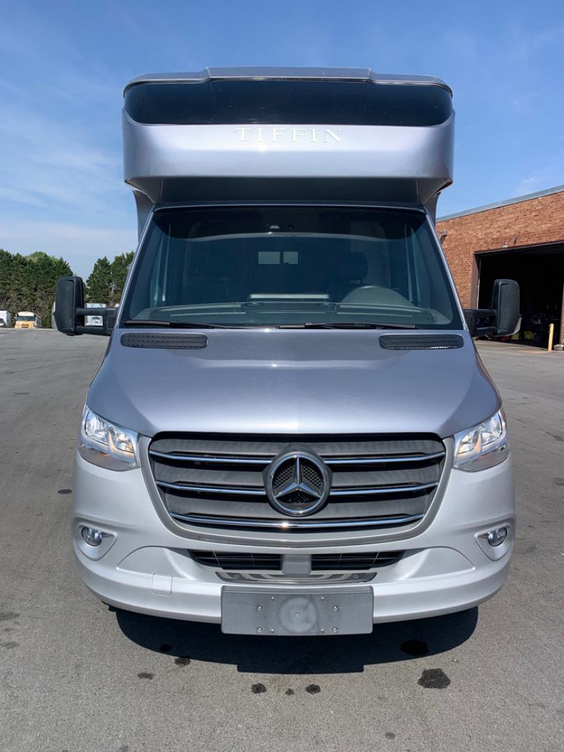 2020 Silver /White Mercedes-Benz Tiffany Wayfarer with an Diesel engine, Auto transmission, 0.000000, 0.000000 - Photo#5