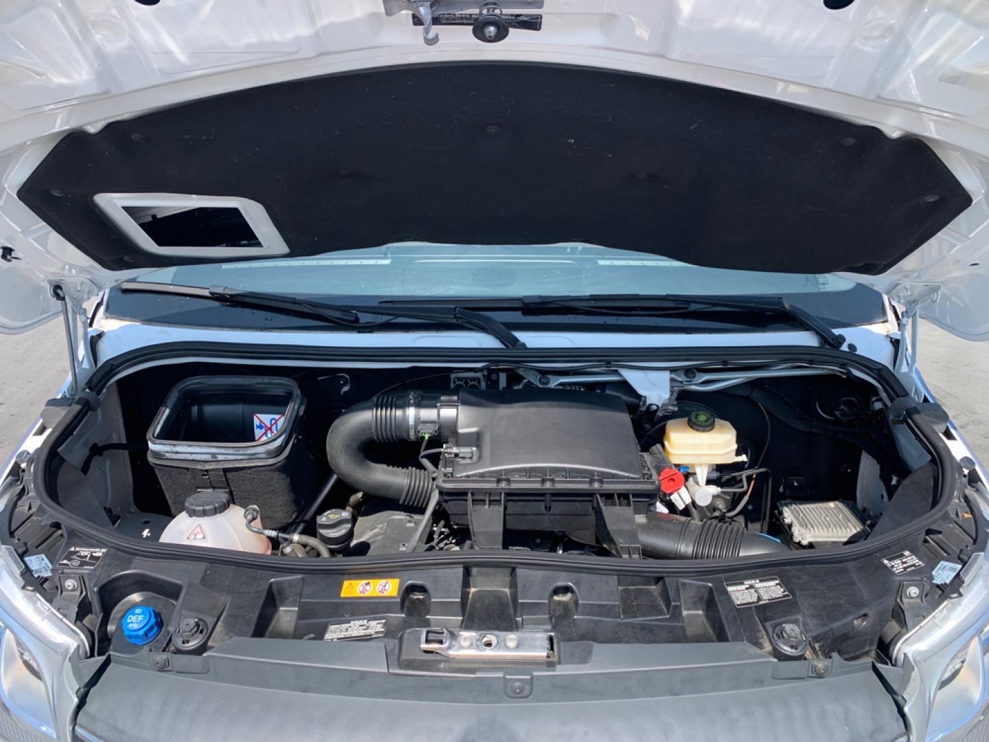 2020 Silver /White Mercedes-Benz Tiffany Wayfarer with an Diesel engine, Auto transmission, 0.000000, 0.000000 - Photo#16