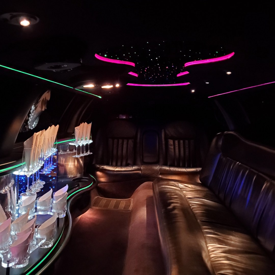 2004 Black /Black Lincoln Town Car with an V8 engine, Auto transmission, 0.000000, 0.000000 - 2004LINCOLN 120” SUPER STRETCH FEDERAL LIMOUSINE, BLACK/black leather J-Seat int., AM/FM/CD/DVD, power ports, mirrored ceiling, mood lighting, electric divider, bar, ice/champagne wells front & rear controls. - Photo#3