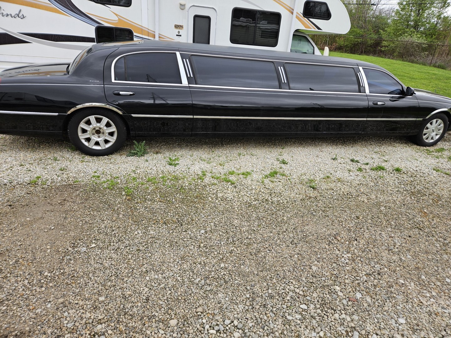 2004 Black /Black Lincoln Town Car with an V8 engine, Auto transmission, 0.000000, 0.000000 - 2004LINCOLN 120” SUPER STRETCH FEDERAL LIMOUSINE, BLACK/black leather J-Seat int., AM/FM/CD/DVD, power ports, mirrored ceiling, mood lighting, electric divider, bar, ice/champagne wells front & rear controls. - Photo#8