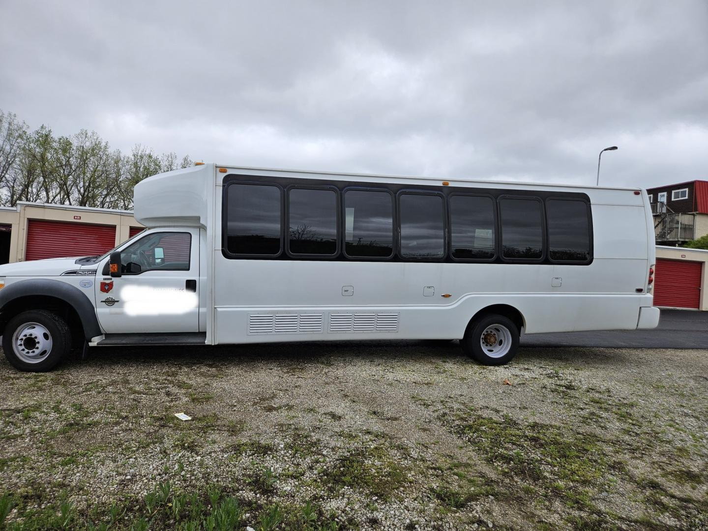 2012 White /Black Ford F550 , Automatic transmission, 0.000000, 0.000000 - 2012 Ford F550 Krystal 19 passenger Bus ready to go - Photo#14