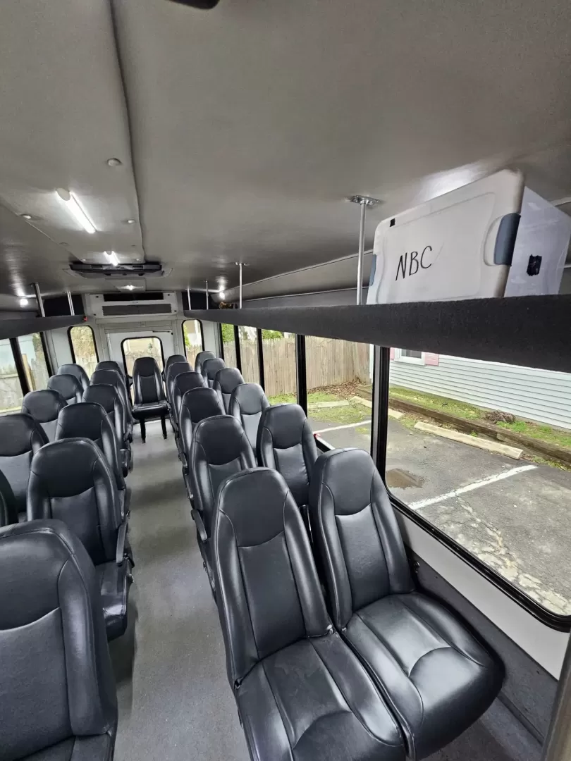 2019 White /Black Ford E450 with an V10 engine, Auto transmission, 0.000000, 0.000000 - 2019 FORD E450 STARCRAFT WHITE EXTERIOR 6.8L V10 GAS ENGINE 25 PASSENGERS GRAY RUBBER FLOORING TRANS AIR REAR A/C SYSTEM FLOOR HEATER NEW BLACK HIGH BACK SEATS, W/ RECLINE, RETRACTABLE LAP BELTS, SEAT SIDE SLIDERS AND ARMRESTS REAR LUGGAGE (DOOR) NO LUGGAGE SPACE CENTER MOUNT FLIP DOWN TV'S (2) BACK - Photo#11