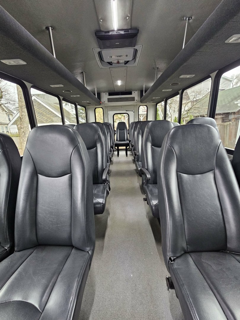 2019 White /Black Ford E450 with an V10 engine, Auto transmission, 0.000000, 0.000000 - 2019 FORD E450 STARCRAFT WHITE EXTERIOR 6.8L V10 GAS ENGINE 25 PASSENGERS GRAY RUBBER FLOORING TRANS AIR REAR A/C SYSTEM FLOOR HEATER NEW BLACK HIGH BACK SEATS, W/ RECLINE, RETRACTABLE LAP BELTS, SEAT SIDE SLIDERS AND ARMRESTS REAR LUGGAGE (DOOR) NO LUGGAGE SPACE CENTER MOUNT FLIP DOWN TV'S (2) BACK - Photo#10
