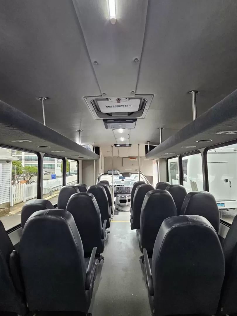 2019 White /Black Ford E450 with an V10 engine, Auto transmission, 0.000000, 0.000000 - 2019 FORD E450 STARCRAFT WHITE EXTERIOR 6.8L V10 GAS ENGINE 25 PASSENGERS GRAY RUBBER FLOORING TRANS AIR REAR A/C SYSTEM FLOOR HEATER NEW BLACK HIGH BACK SEATS, W/ RECLINE, RETRACTABLE LAP BELTS, SEAT SIDE SLIDERS AND ARMRESTS REAR LUGGAGE (DOOR) NO LUGGAGE SPACE CENTER MOUNT FLIP DOWN TV'S (2) BACK - Photo#20