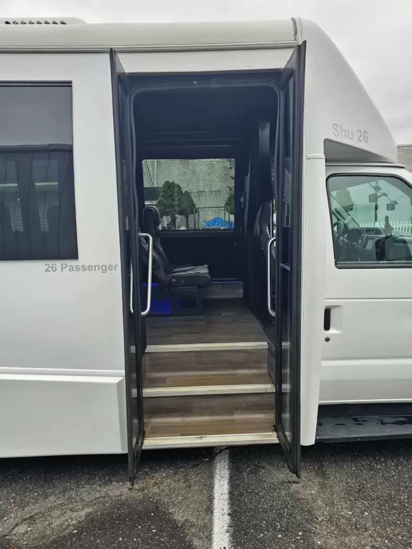 2017 White /Black Ford E450 with an V10 engine, Auto transmission, 0.000000, 0.000000 - 2017 FORD E450 BERKSHIRE (EXECUTIVE STYLE) 6.8L GAS V-10 - 25 PASSENGERS GERFLOR WOOD LOOK FLOORING CEILING MOUNT HEAT AND A/C GRAY SUEDE CEILING WITH WHITE LIGHTS BLUE ACCENT LIGHTING BERKSHIRE SEATS: HIGH BACK RECLINERS RETRACTABLE SEAT BELTS AISLE ARMRESTS REAR FLIP SEATS TO ACCOMMODATE LUGGAGE R - Photo#2