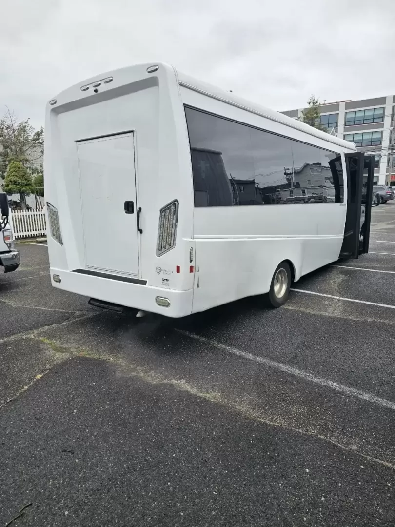 2017 White /Black Ford E450 with an V10 engine, Auto transmission, 0.000000, 0.000000 - 2017 FORD E450 BERKSHIRE (EXECUTIVE STYLE) 6.8L GAS V-10 - 25 PASSENGERS GERFLOR WOOD LOOK FLOORING CEILING MOUNT HEAT AND A/C GRAY SUEDE CEILING WITH WHITE LIGHTS BLUE ACCENT LIGHTING BERKSHIRE SEATS: HIGH BACK RECLINERS RETRACTABLE SEAT BELTS AISLE ARMRESTS REAR FLIP SEATS TO ACCOMMODATE LUGGAGE R - Photo#7